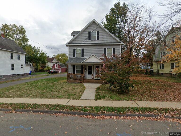 Daniel Street, East Hartford, Connecticut - 3 Bedrooms  
1 Bathrooms  
5 Rooms - 