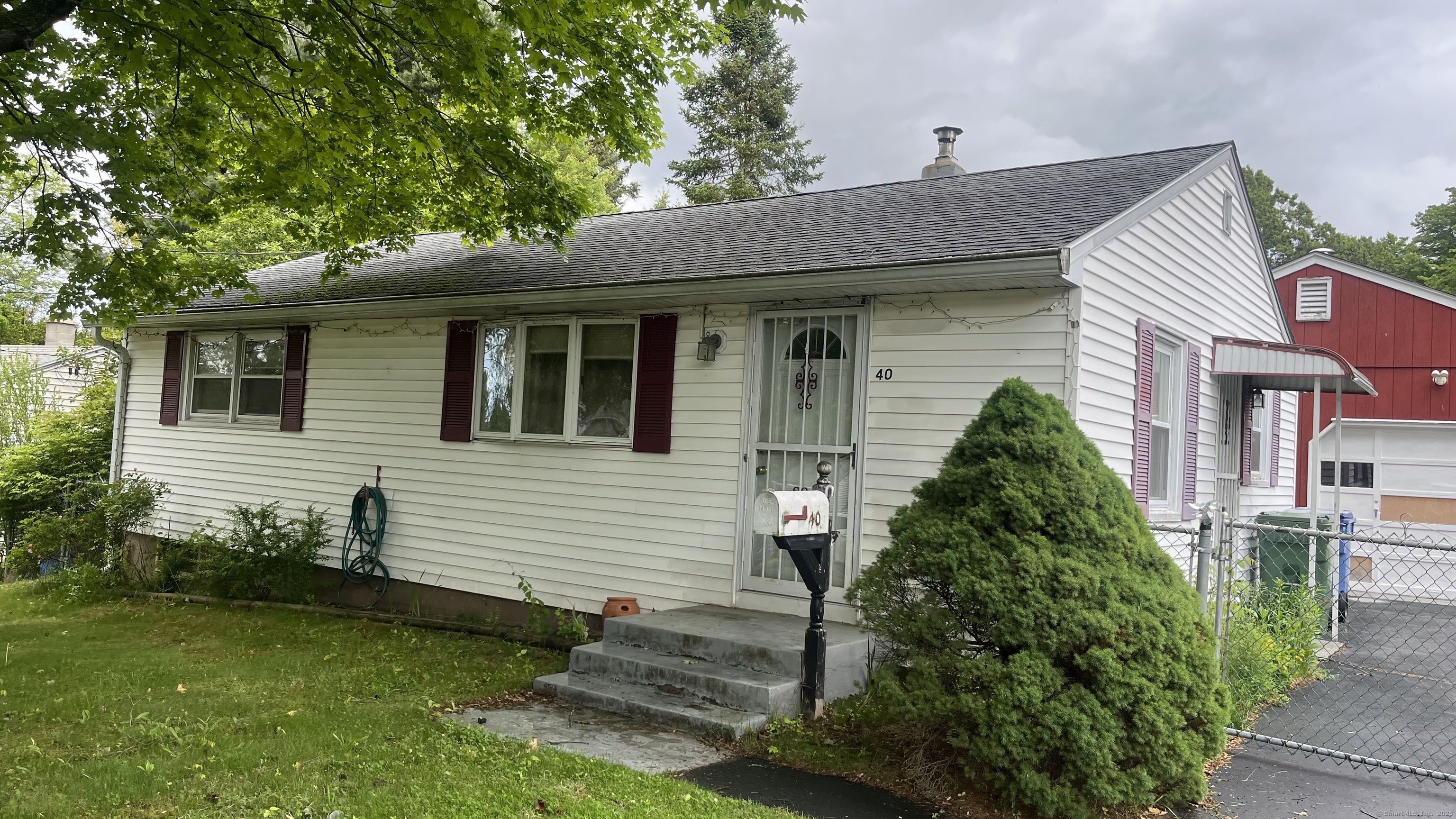 Property for Sale at Batt Street, Middletown, Connecticut - Bedrooms: 2 
Bathrooms: 1 
Rooms: 4  - $239,900