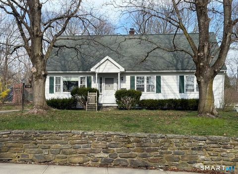 Photo of 114 S Main Street, Putnam, CT 06260 (MLS # 24166933)