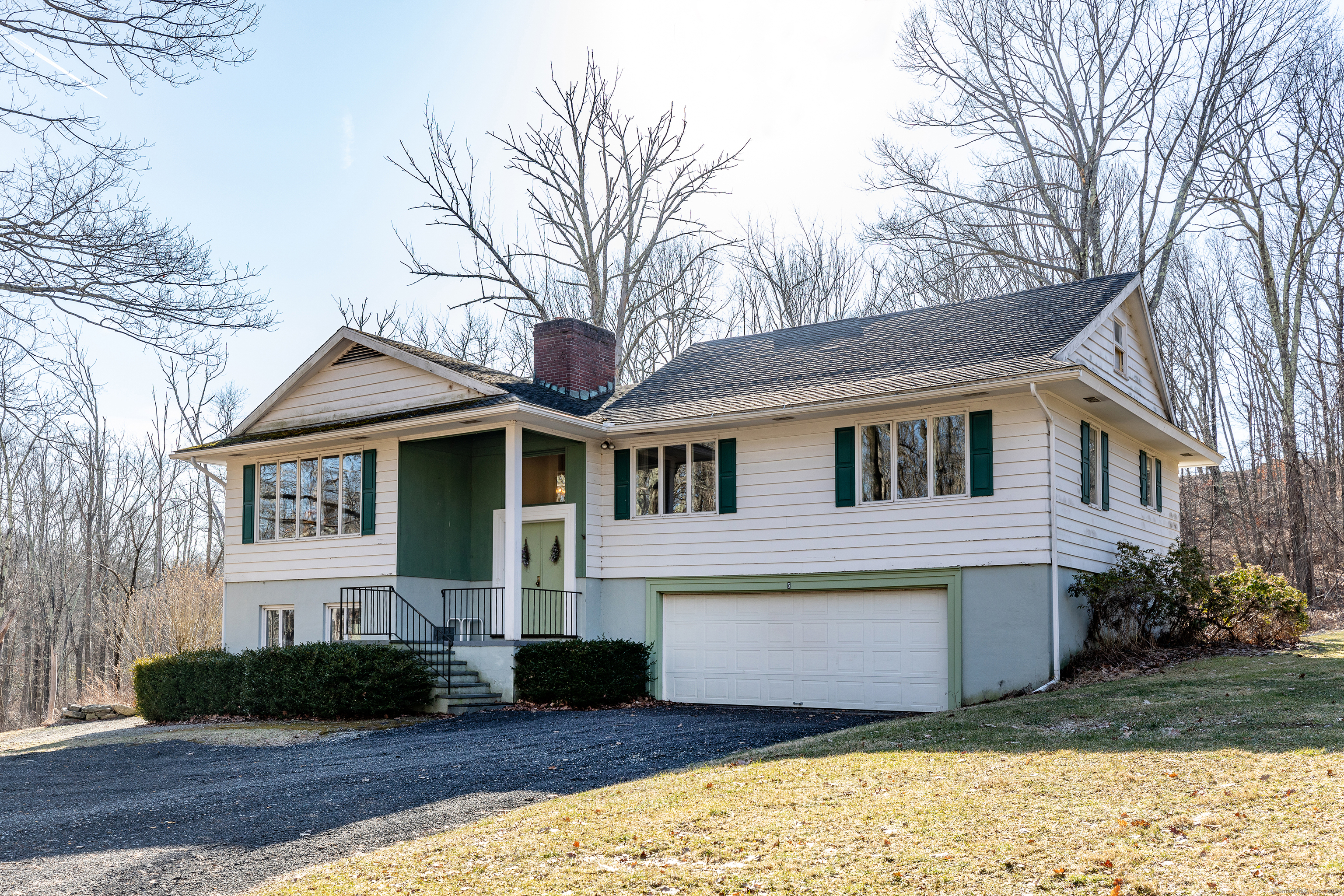 Joray Road, Sharon, Connecticut - 2 Bedrooms  
2 Bathrooms  
7 Rooms - 