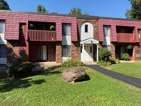20 Woodsedge Drive APT 4B Newington CT 06111