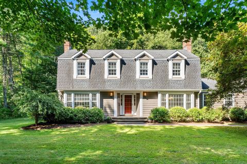 Photo of 44 Drumlin Road, Simsbury, CT 06092 (MLS # 24123395)