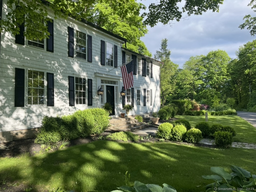 Sanfordtown Road, Redding, Connecticut - 4 Bedrooms  
2 Bathrooms  
12 Rooms - 