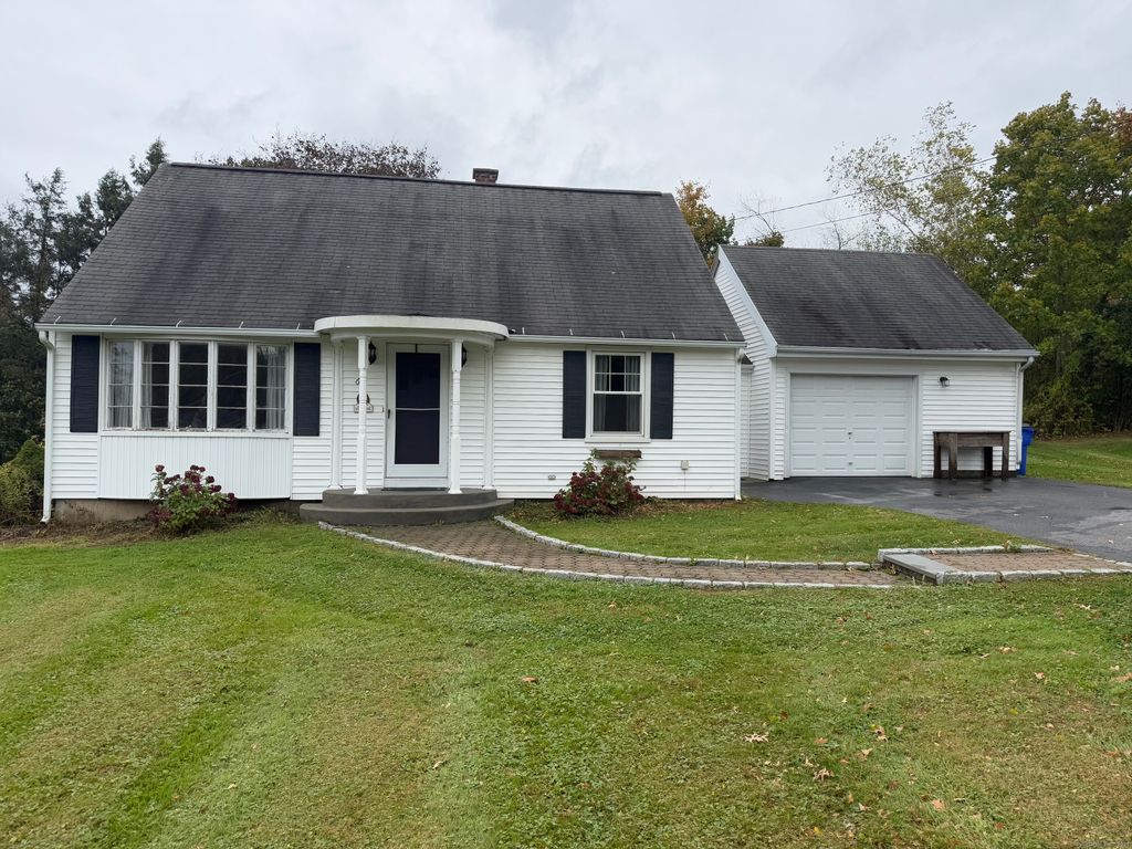 Photo of 69 Taft Circle, Watertown, CT 06795 (MLS # 24130042)