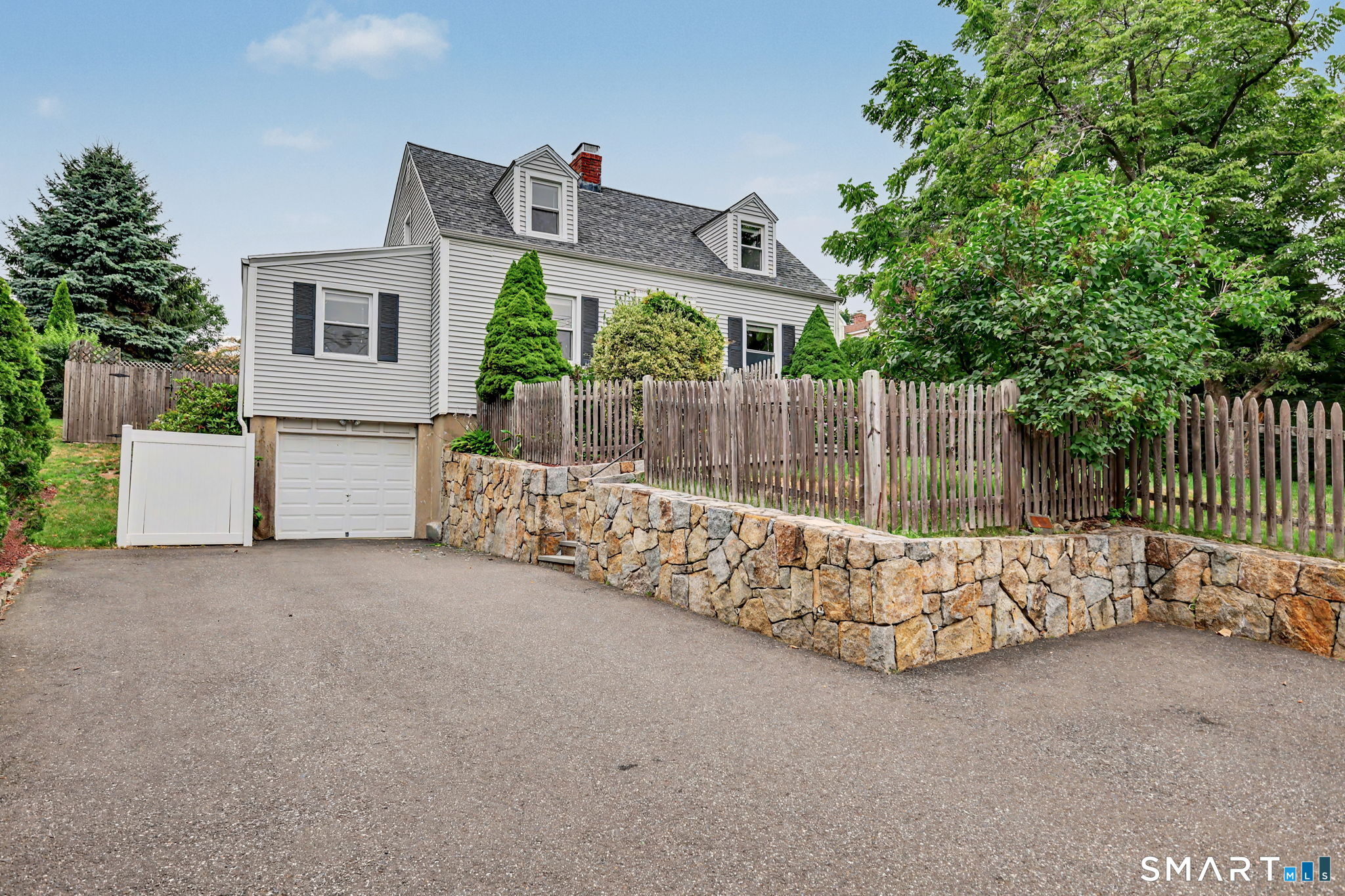 77 Round Hill Road