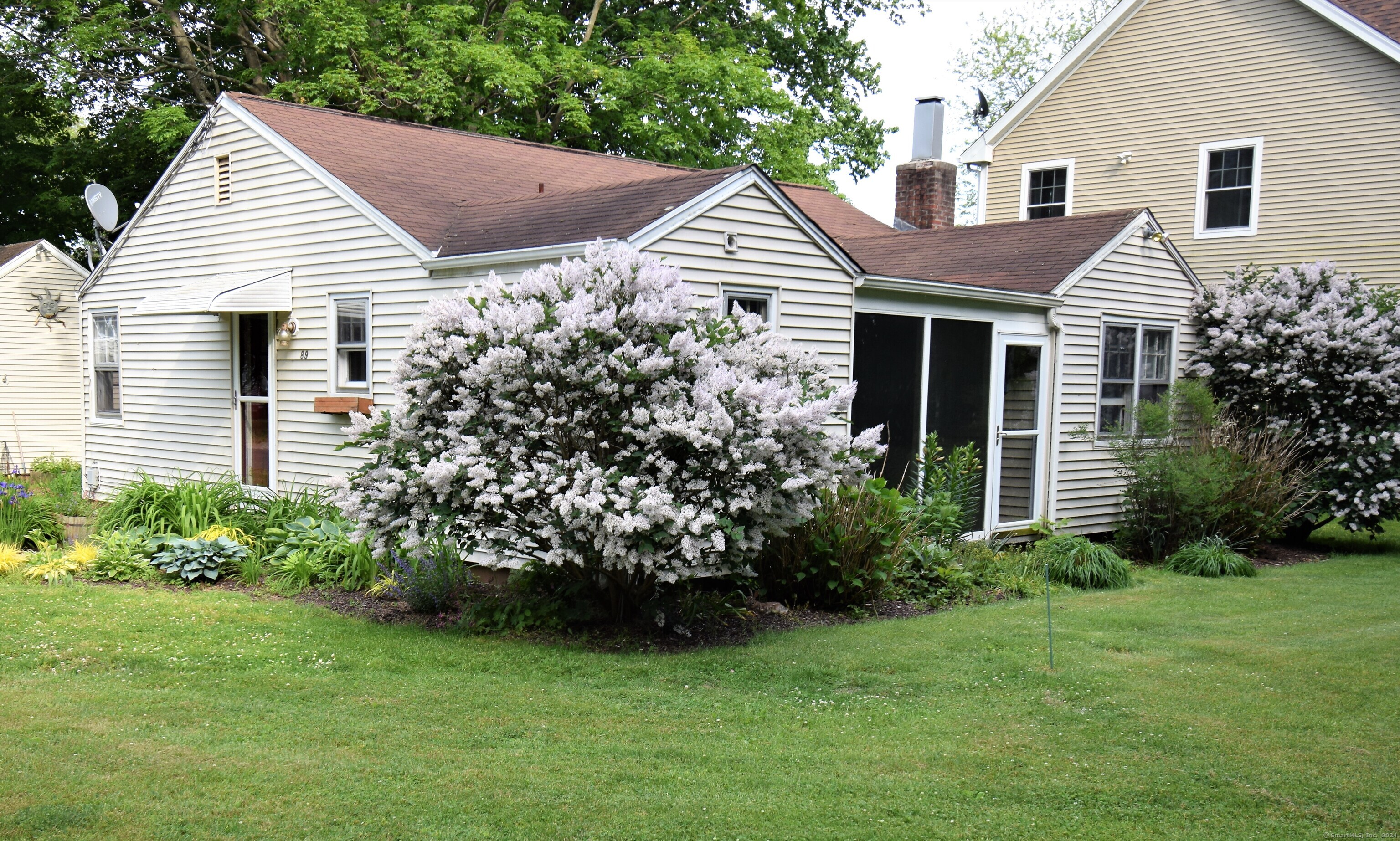 Rental Property at Twin Coves Road, Madison, Connecticut - Bedrooms: 3 
Bathrooms: 1 
Rooms: 5  - $2,500 MO.