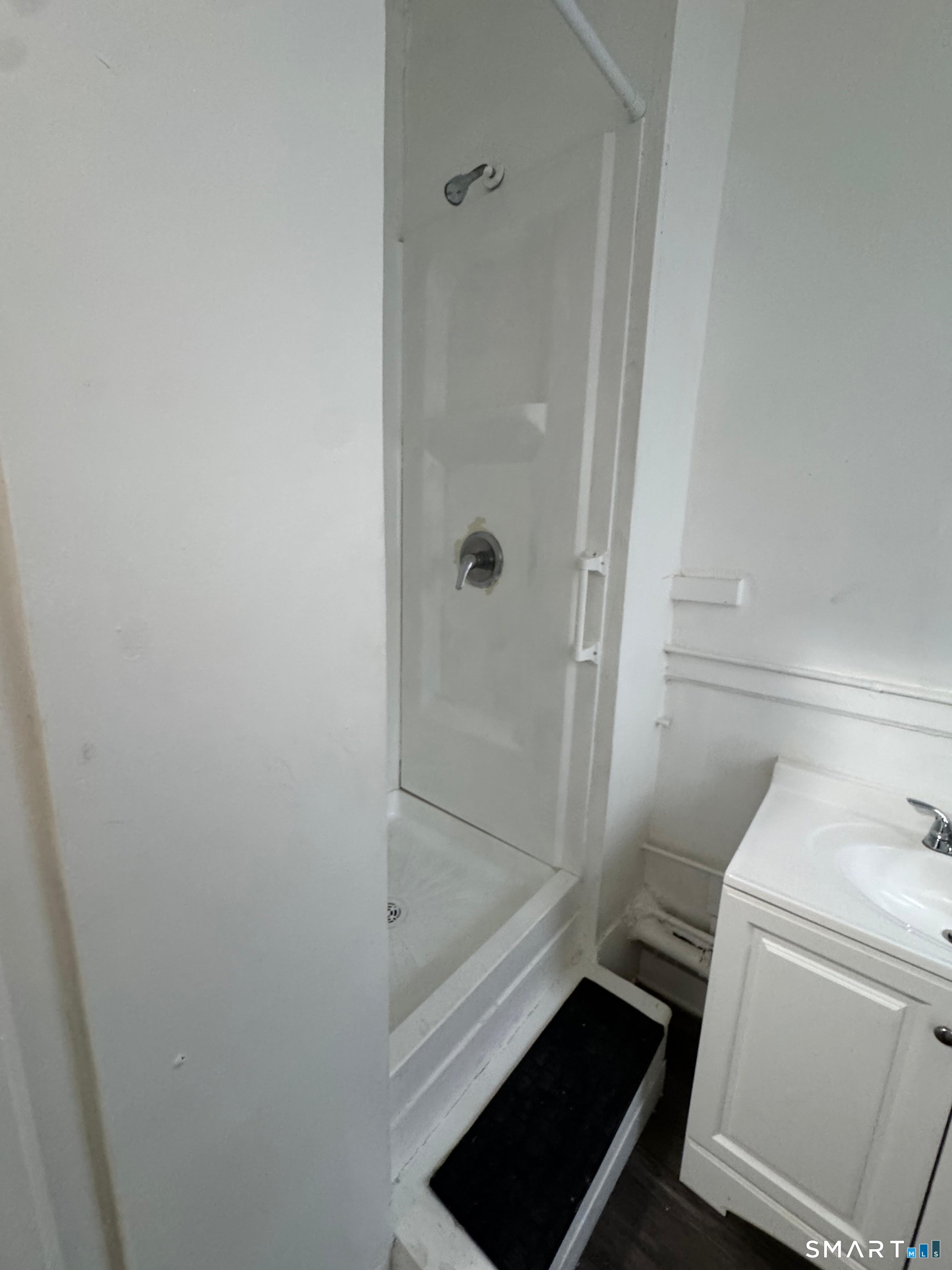 86 Pequonnock Street 1