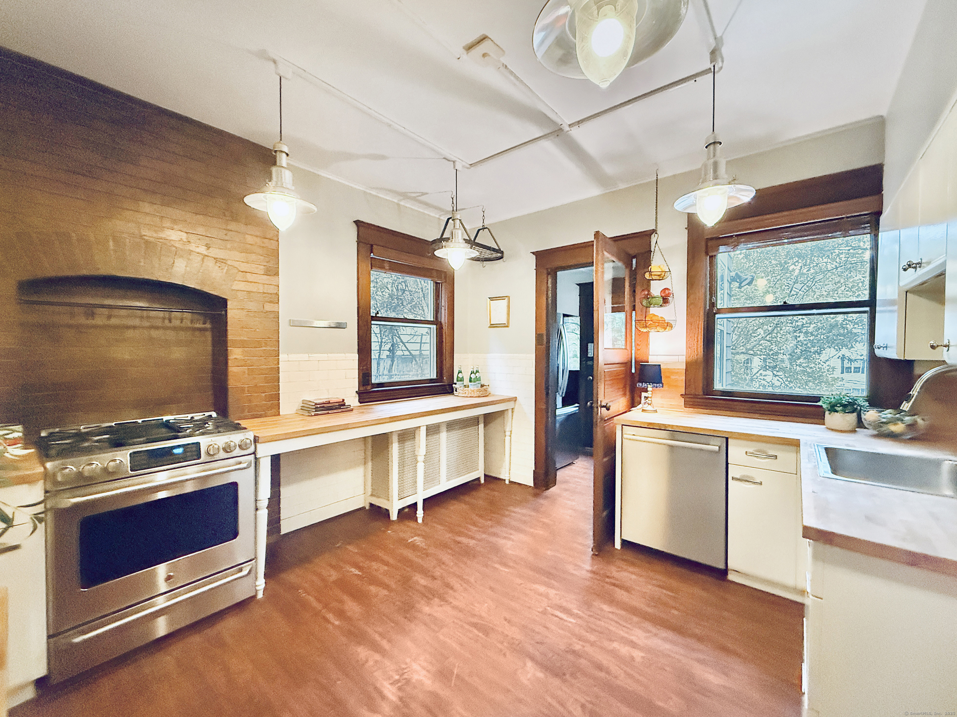 Stamford, Connecticut 06902, United States, 5 Bedrooms Bedrooms, ,3 BathroomsBathrooms,Residential,Coming Soon,227627