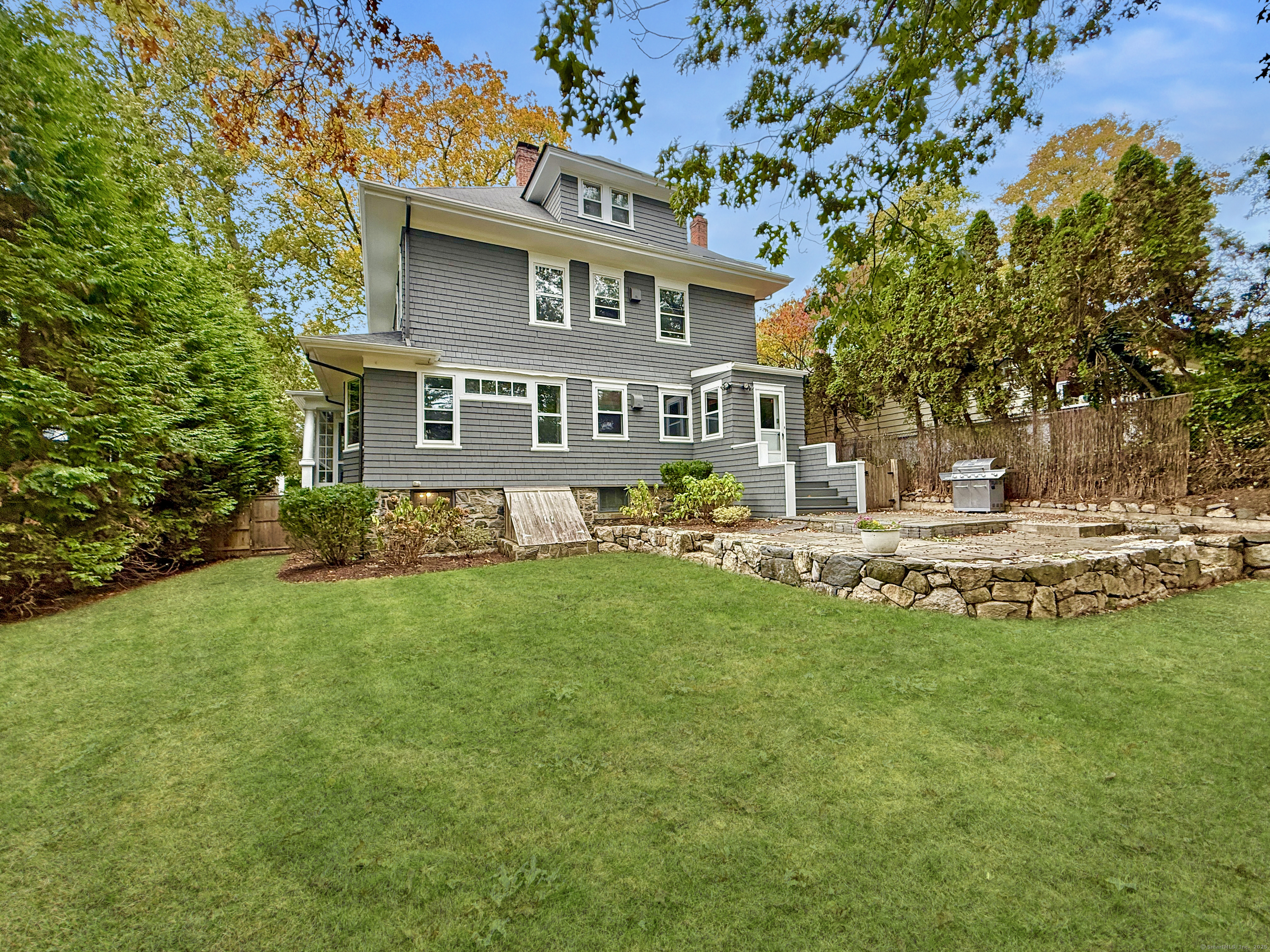 Stamford, Connecticut 06902, United States, 5 Bedrooms Bedrooms, ,3 BathroomsBathrooms,Residential,Coming Soon,227627