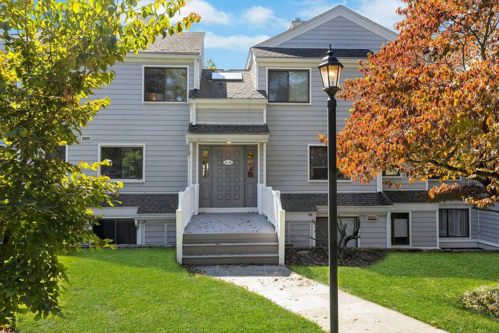 Photo of 33 Rowayton Woods Drive #33, Norwalk, CT 06854 (MLS # 24130108)