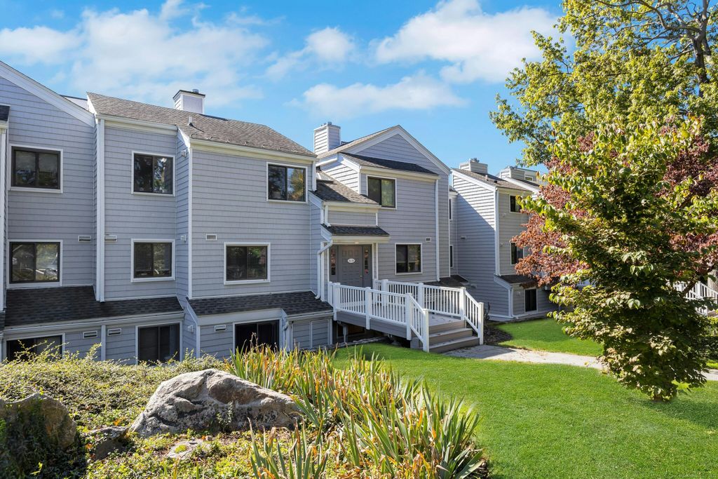 Photo of 33 Rowayton Woods Drive #33, Norwalk, CT 06854 (MLS # 24130108)