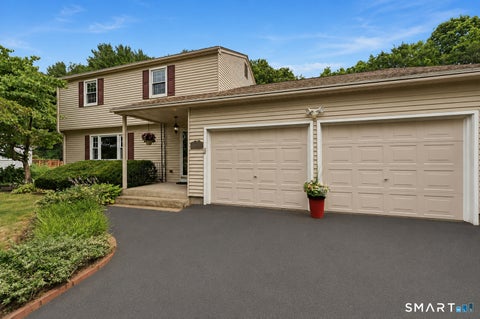 Photo of 75 Grissom Road, Manchester, CT 06042 (MLS # 24192055)