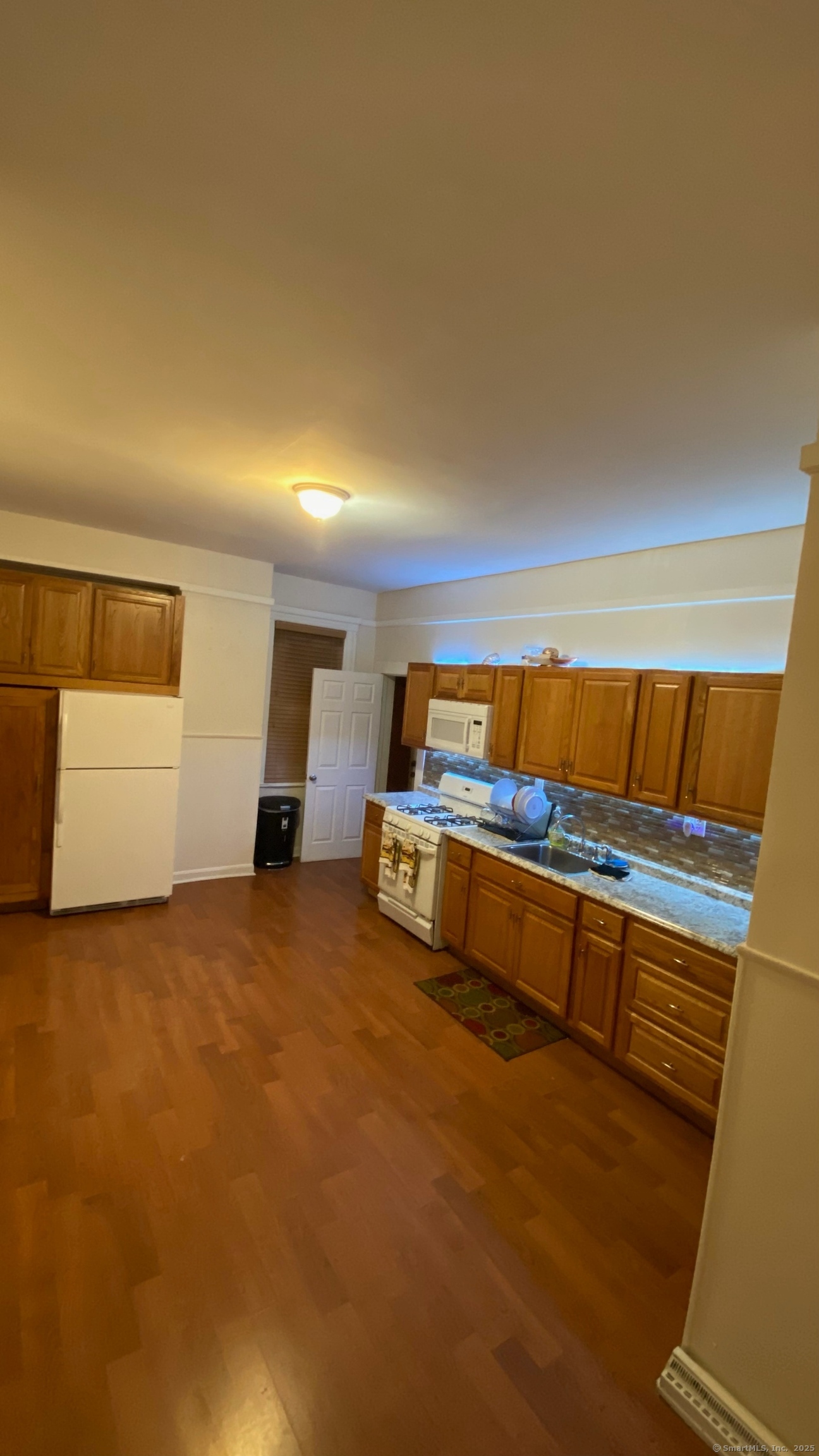 Park Avenue 1, Bridgeport, Connecticut - 3 Bedrooms  
1 Bathrooms  
5 Rooms - 