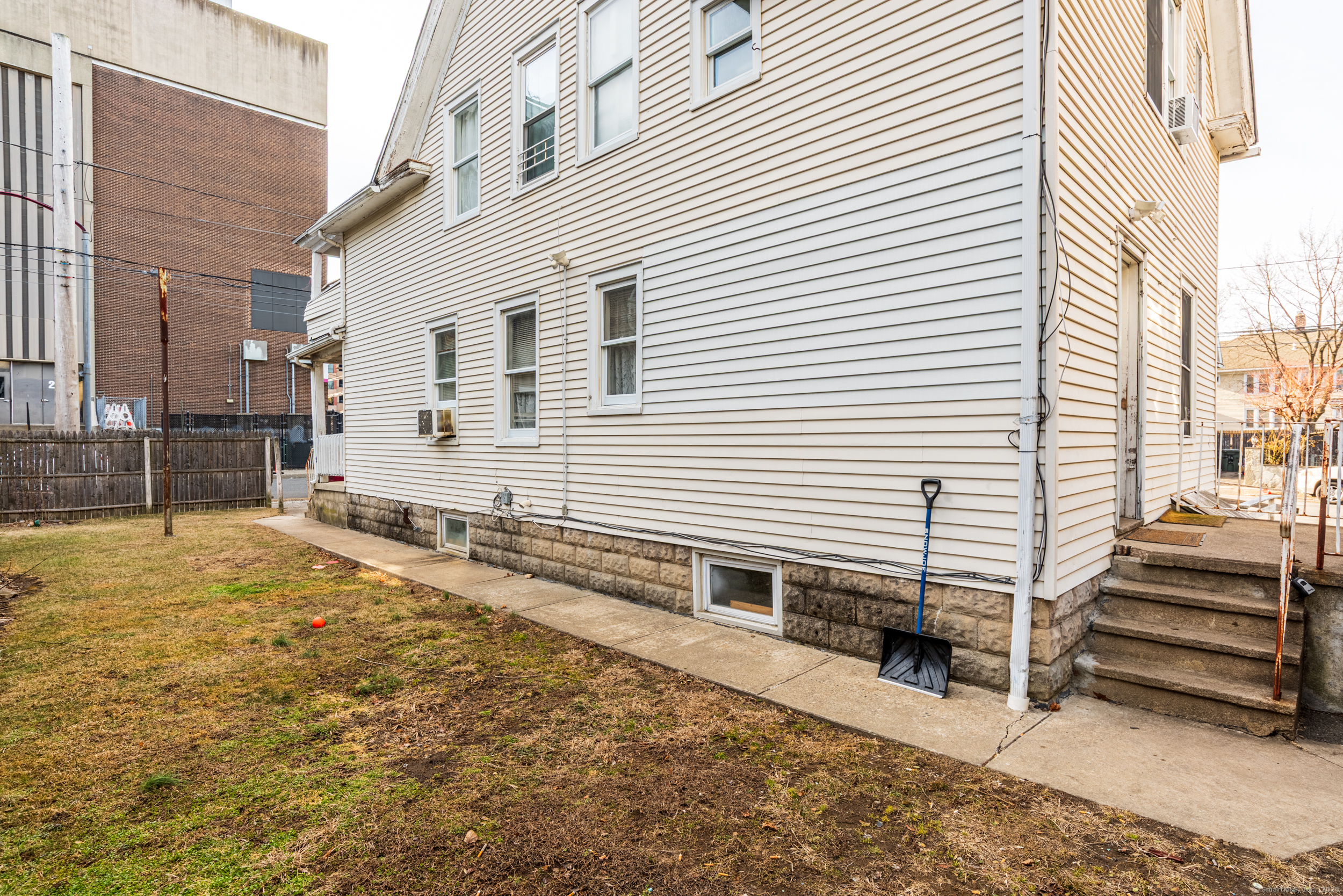 Bridgeport, Connecticut 06606, United States, 4 Bedrooms Bedrooms, ,2 BathroomsBathrooms,Residential,Active,84218