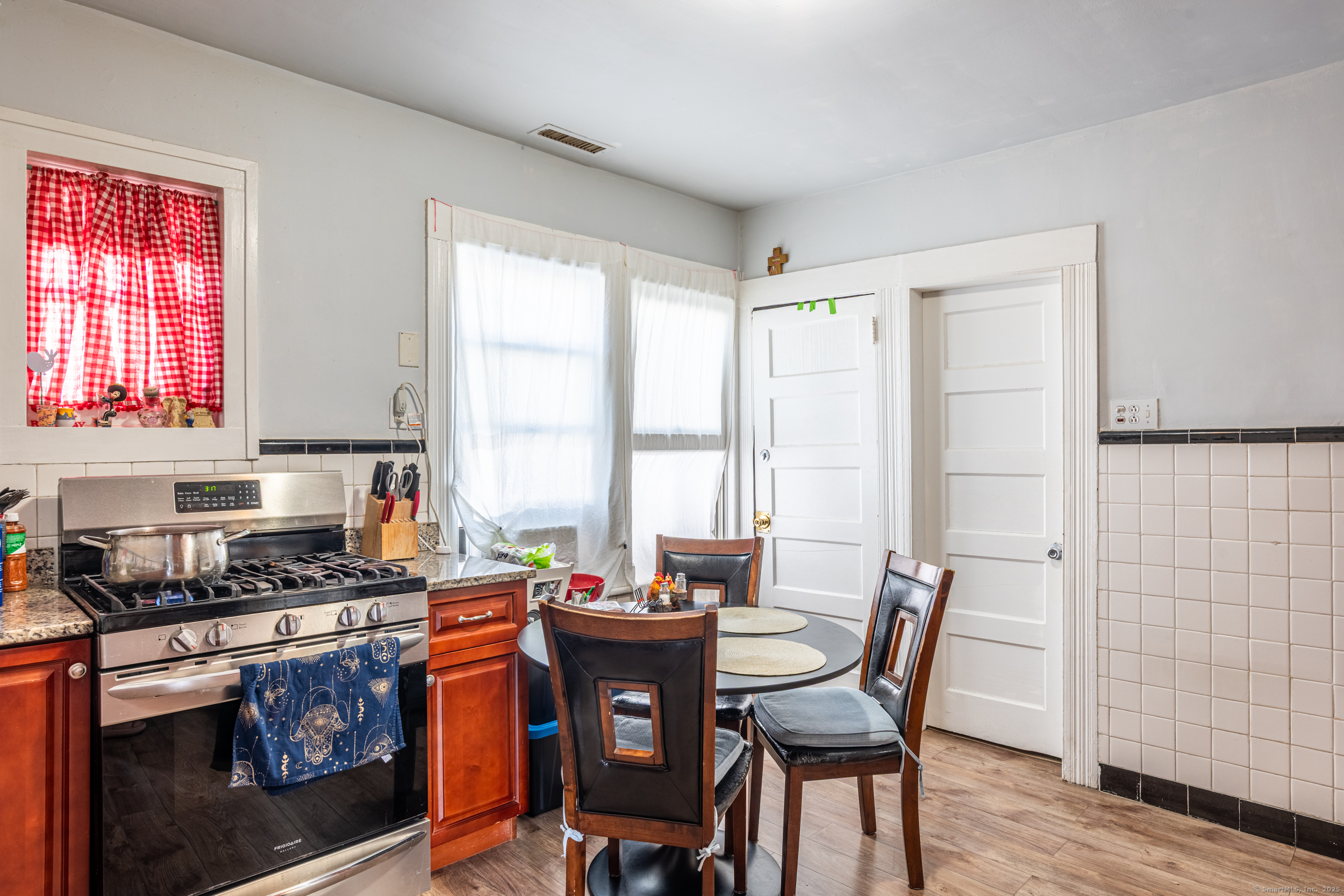 Bridgeport, Connecticut 06606, United States, 4 Bedrooms Bedrooms, ,2 BathroomsBathrooms,Residential,Active,84218