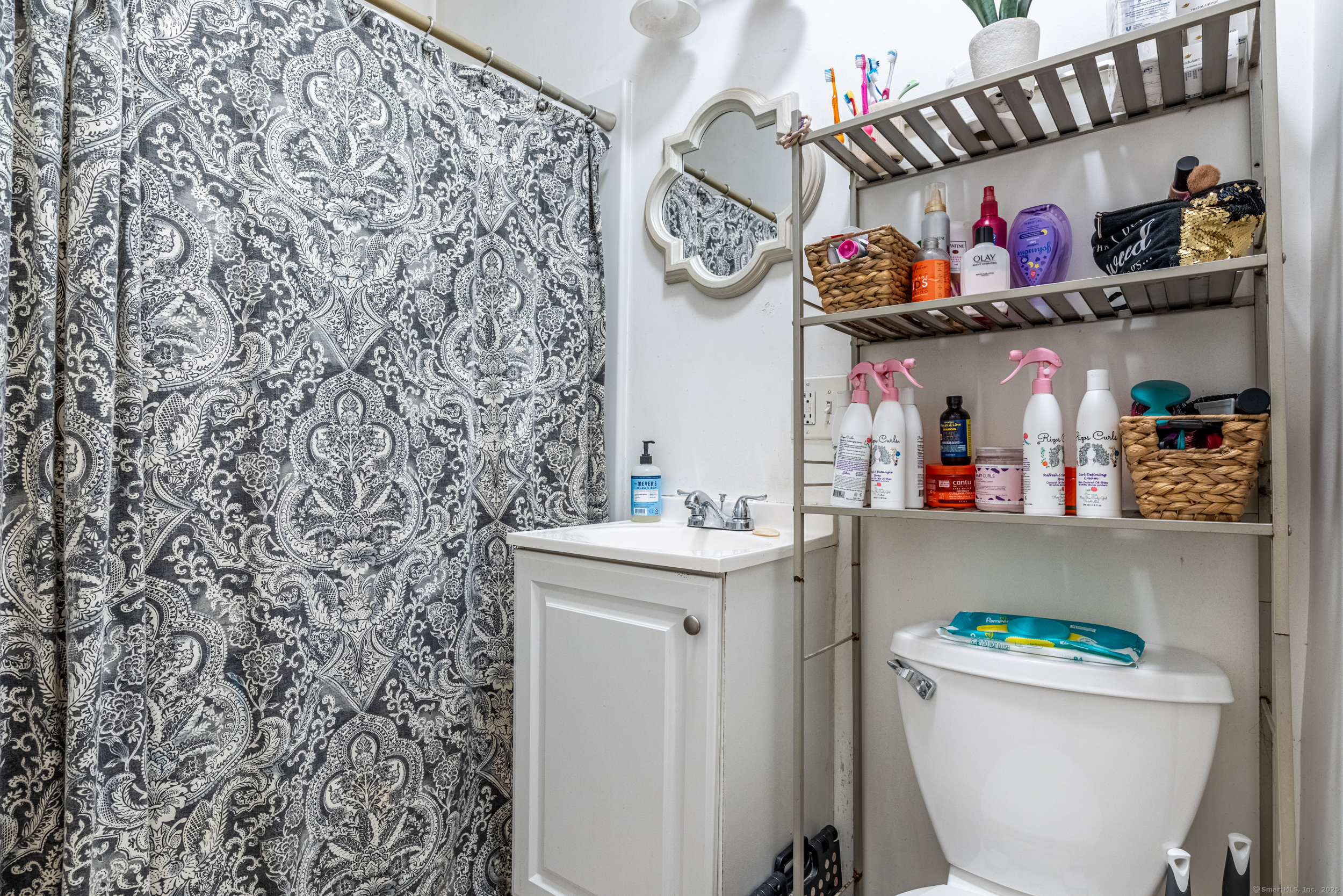 Bridgeport, Connecticut 06606, United States, 4 Bedrooms Bedrooms, ,2 BathroomsBathrooms,Residential,Active,84218