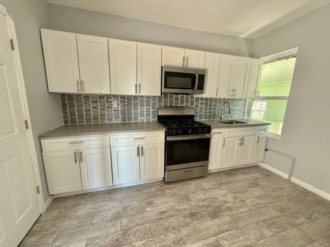 Tiny photo for 1220 Pembroke Street #3R, Bridgeport, CT 06608 (MLS # 24143437)