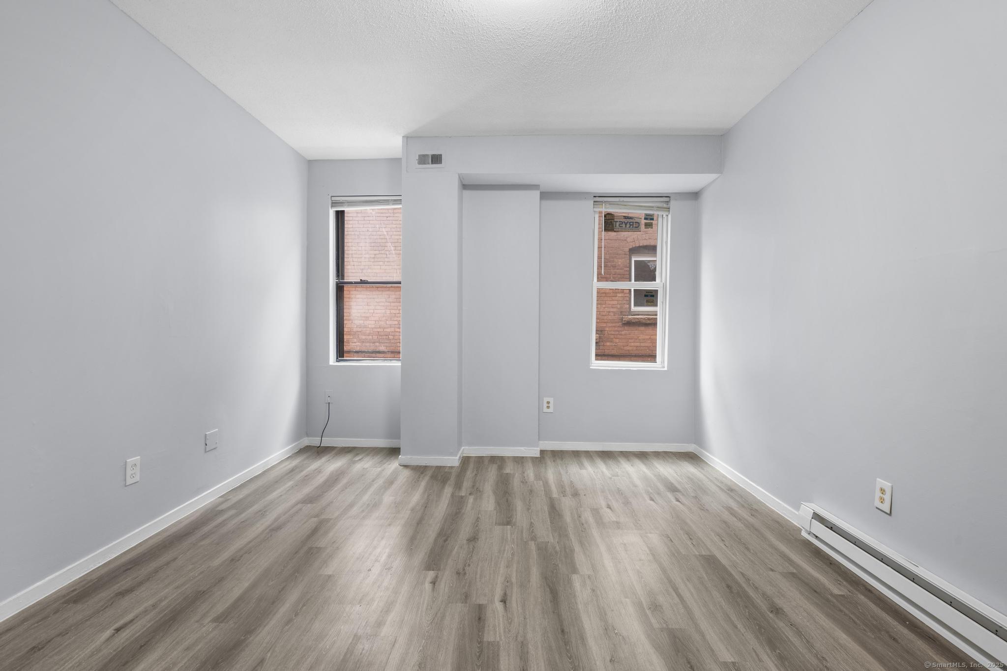 Hartford, Connecticut 06112, United States, 2 Bedrooms Bedrooms, ,1 BathroomBathrooms,Residential,Active,158222