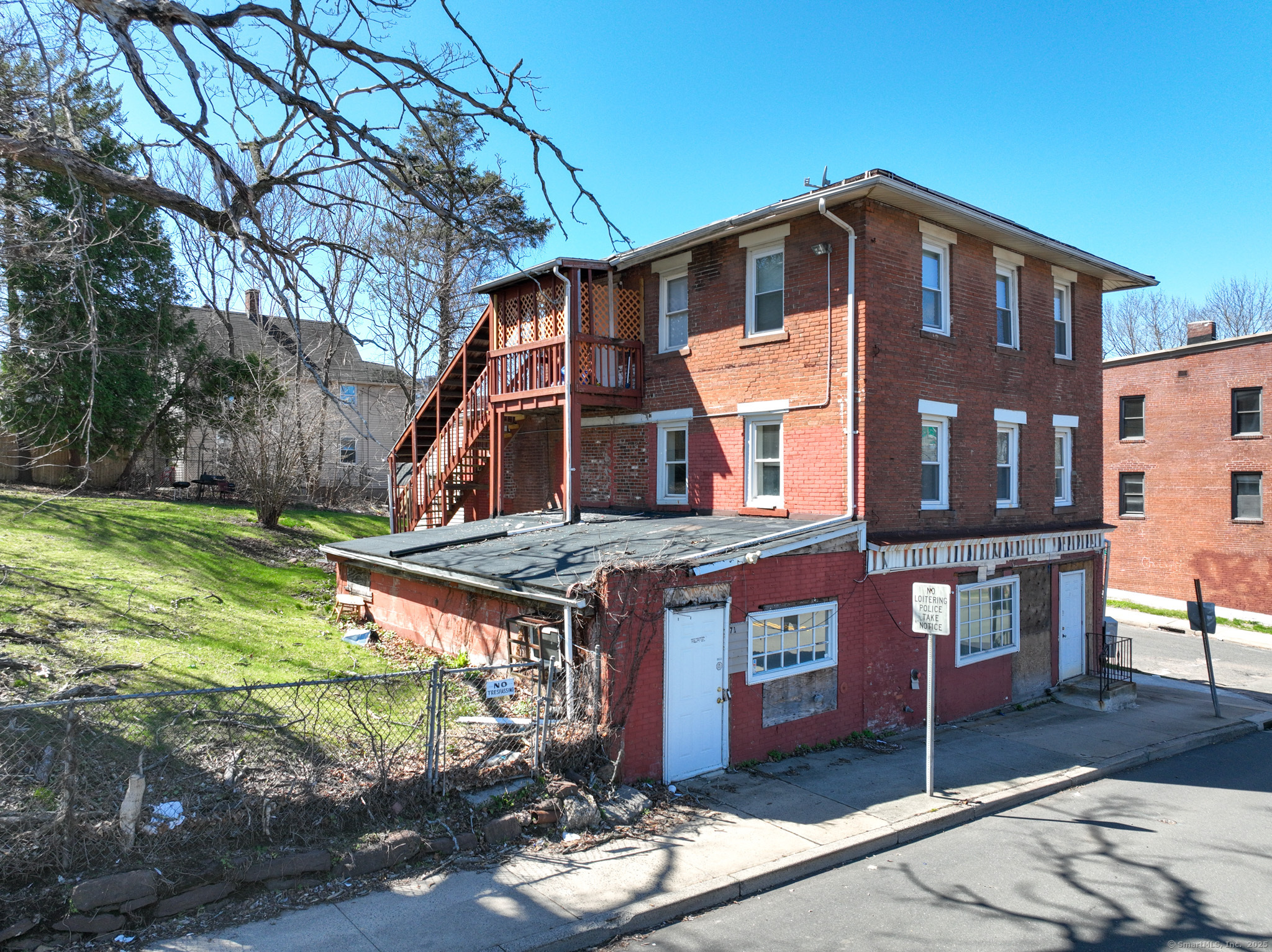 Property for Sale at E Main Street, Middletown, Connecticut - Bedrooms: 6 
Bathrooms: 4 
Rooms: 15  - $299,000