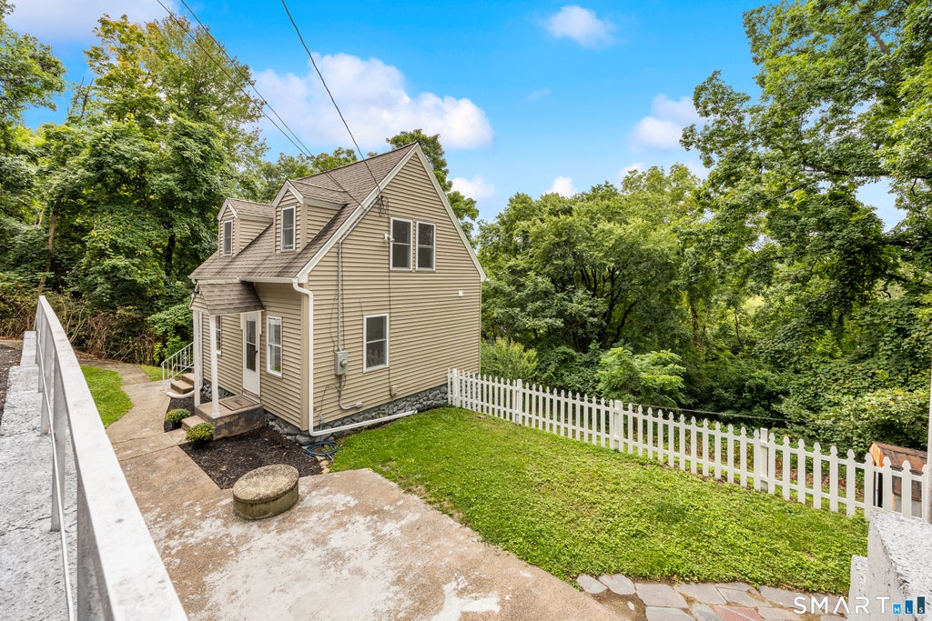 Photo of 327 Steinmann Avenue, Middlebury, CT 06762 (MLS # 24205239)
