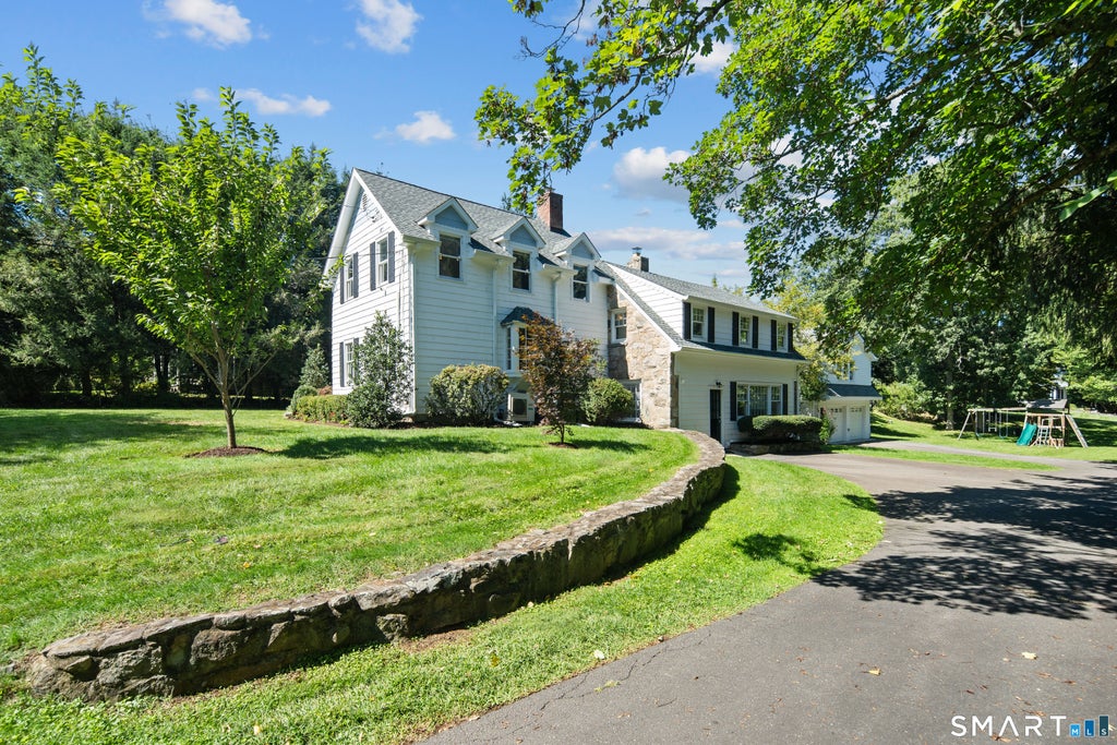 Photo of 327 Jelliff Mill Road, New Canaan, CT 06840 (MLS # 24206478)
