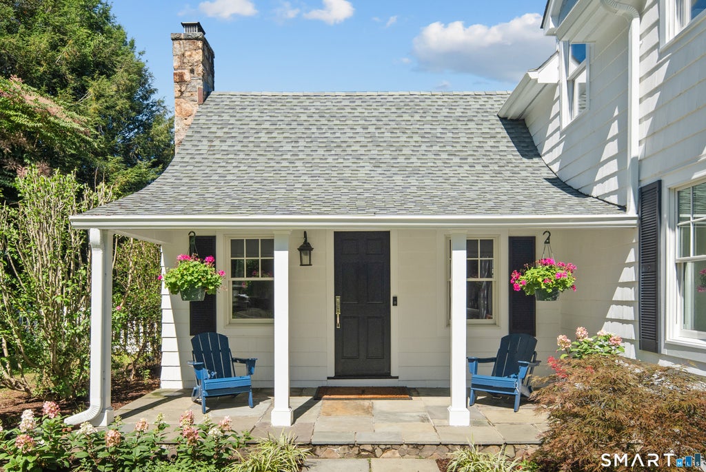 Photo of 327 Jelliff Mill Road, New Canaan, CT 06840 (MLS # 24206478)