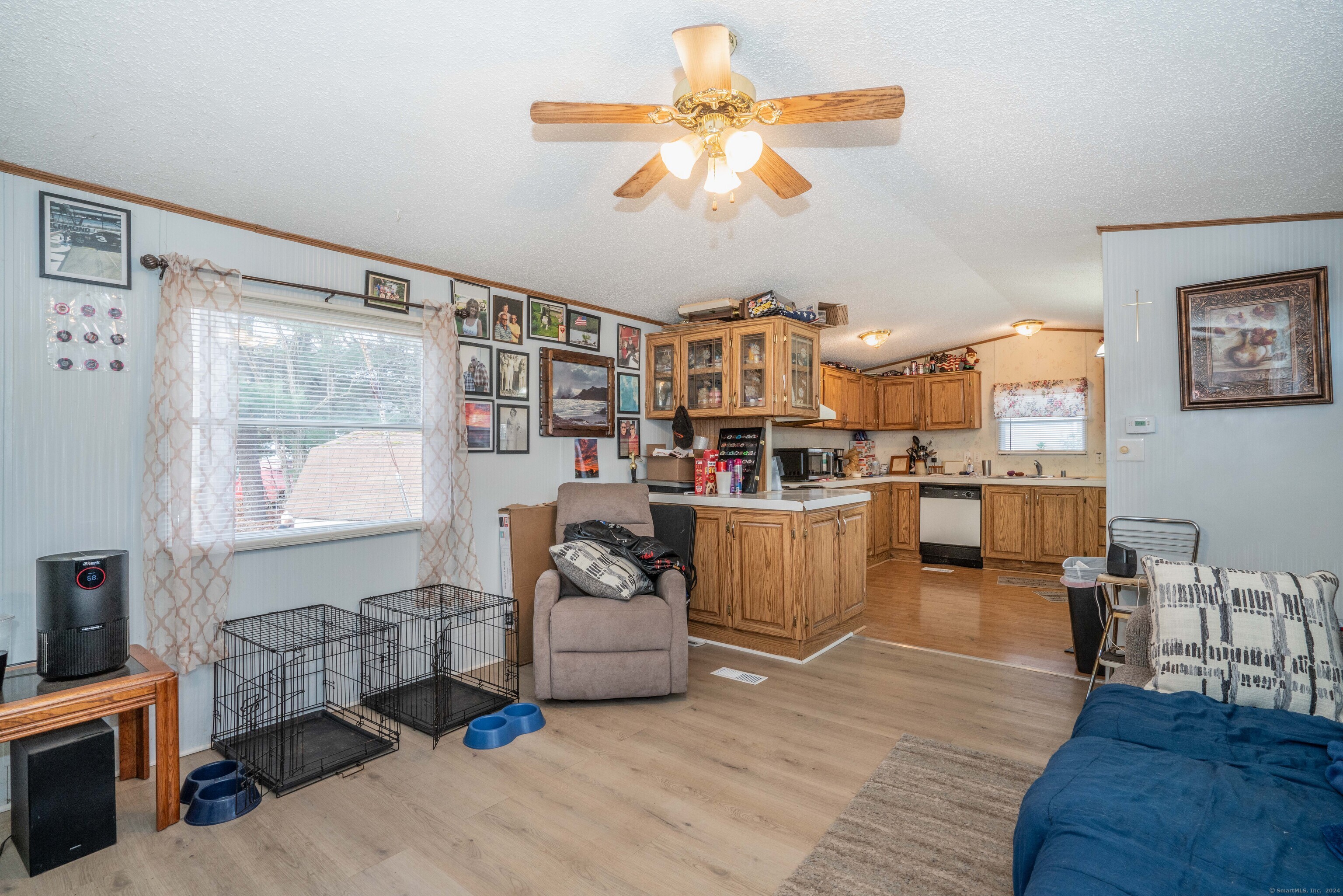 Bristol, Connecticut 06010, United States, 2 Bedrooms Bedrooms, ,2 BathroomsBathrooms,Residential,Pending,27271