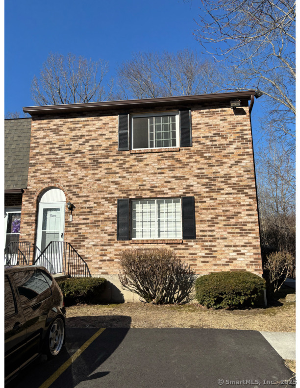 Sharon Road Apt 9, Waterbury, Connecticut - 1 Bedrooms  
1 Bathrooms  
3 Rooms - 