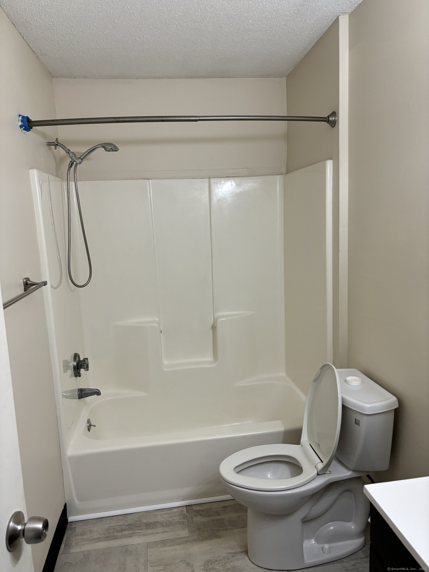 68 Sharon Road #APT 9, Waterbury, Connecticut image 5