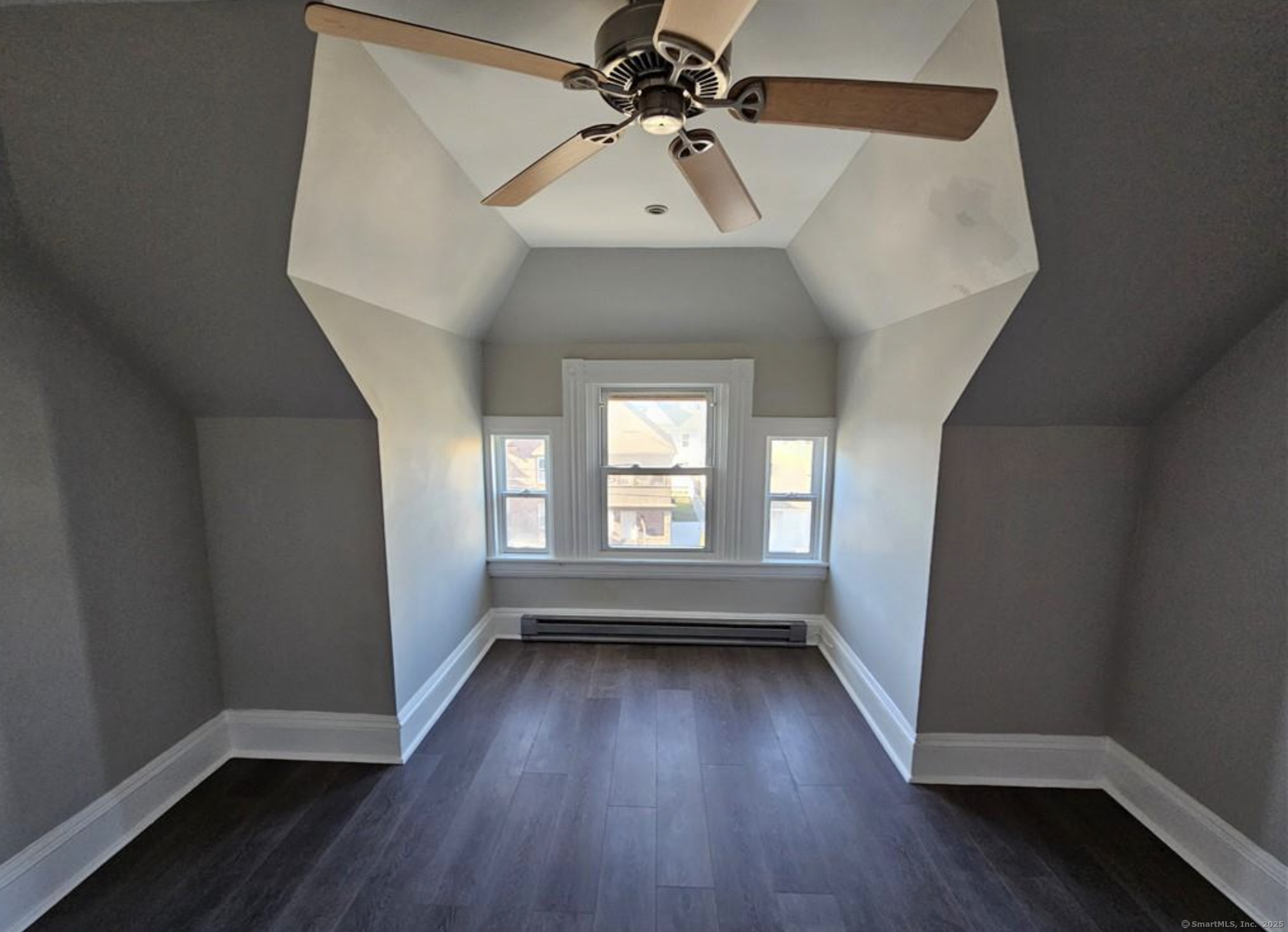 Rental Property at Brooks Street 3, Bridgeport, Connecticut - Bedrooms: 2 
Bathrooms: 1 
Rooms: 3  - $1,800 MO.