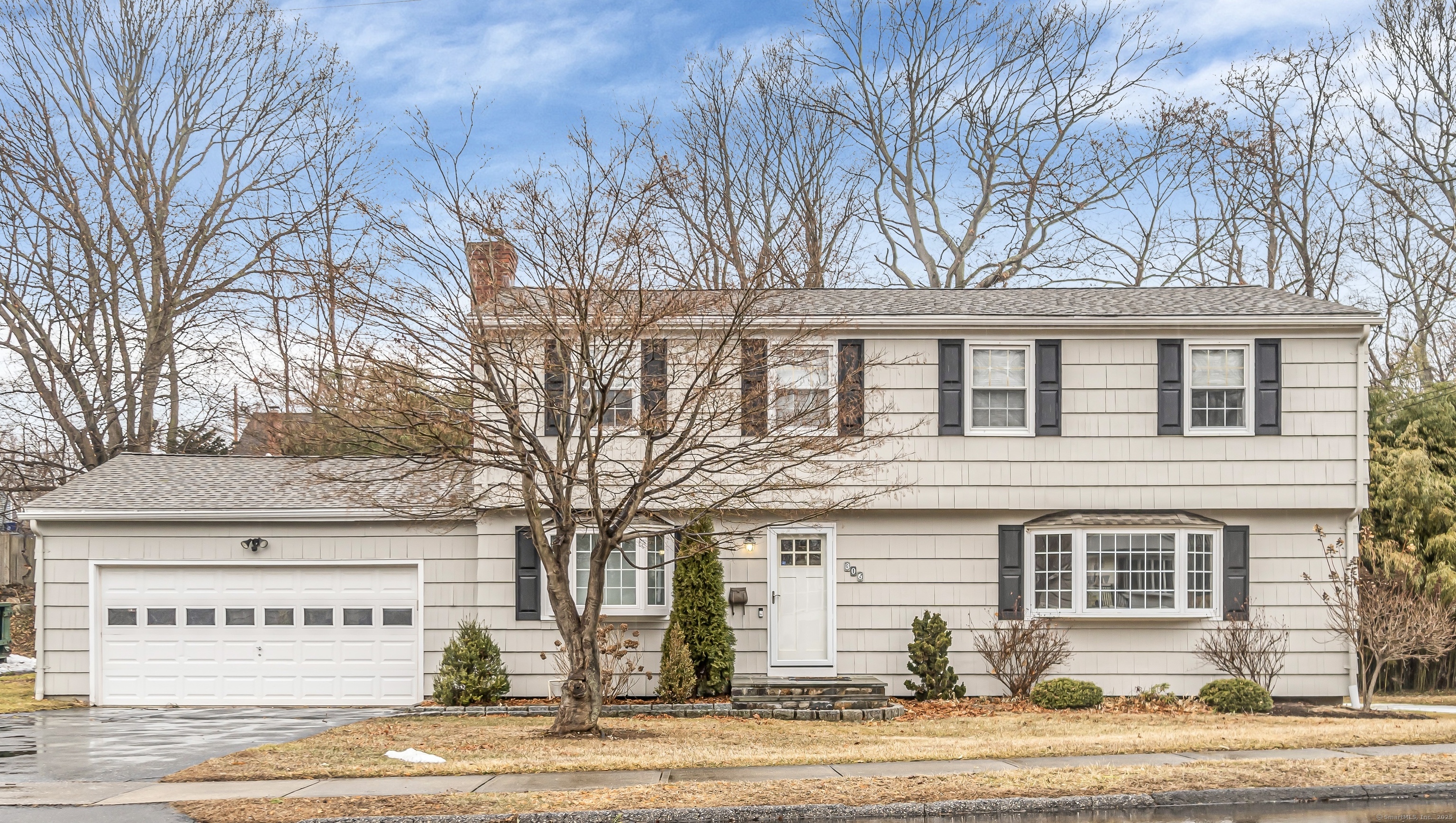 High View Drive, Stratford, Connecticut - 4 Bedrooms  
3 Bathrooms  
9 Rooms - 