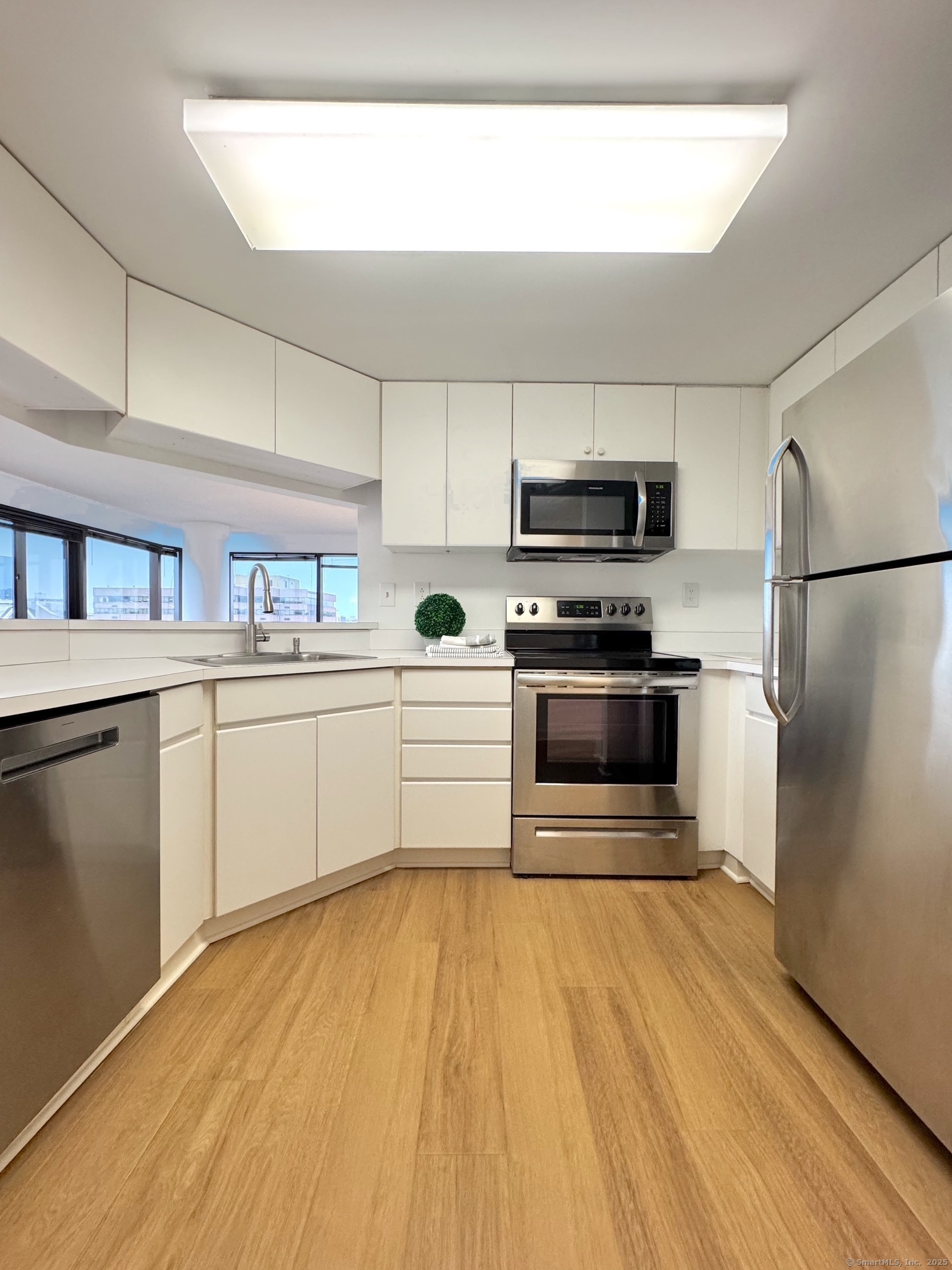 127 Greyrock Place #APT 1013, Stamford, Connecticut image 6