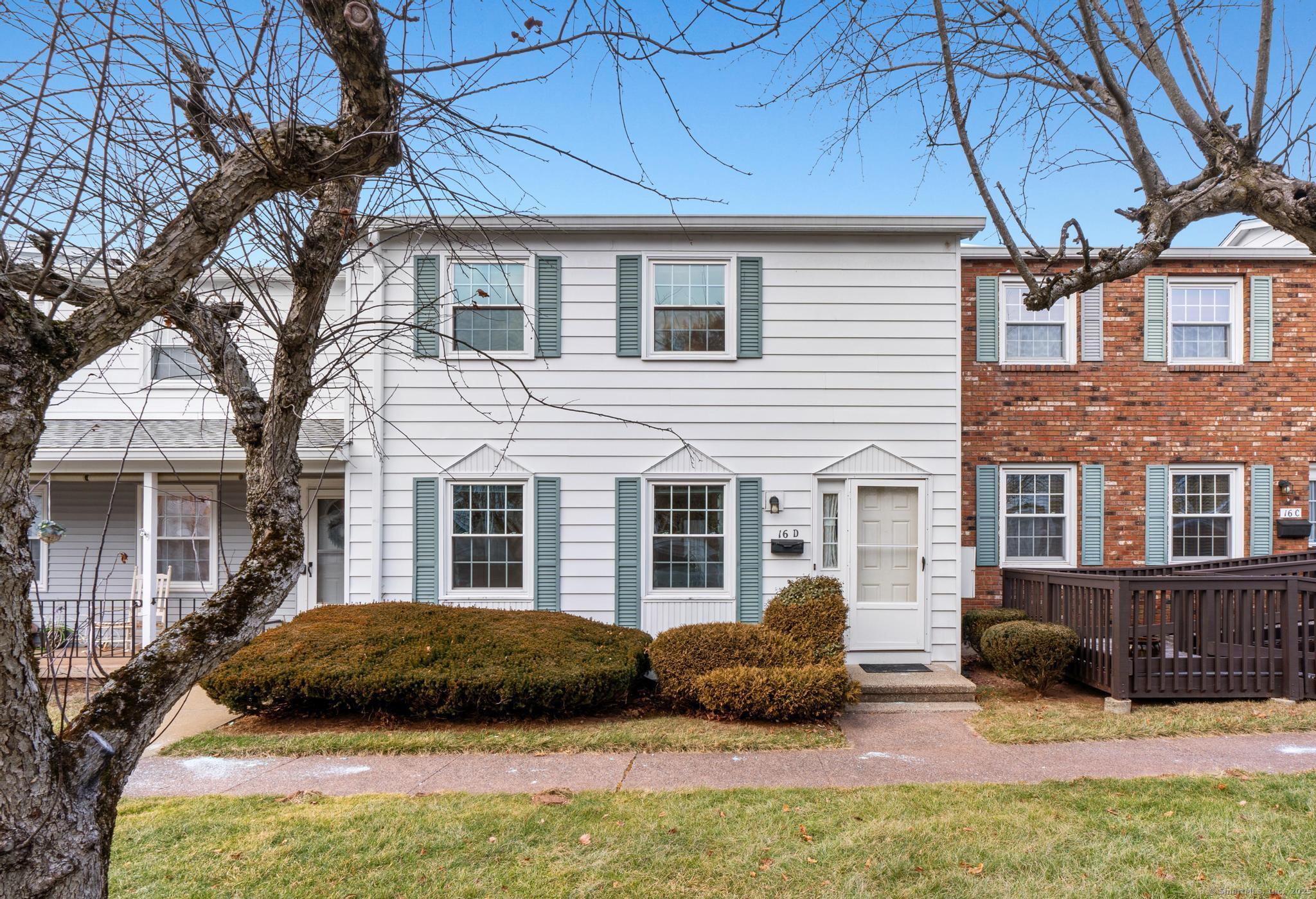 Ambassador Drive D, Manchester, Connecticut - 3 Bedrooms  
3 Bathrooms  
5 Rooms - 