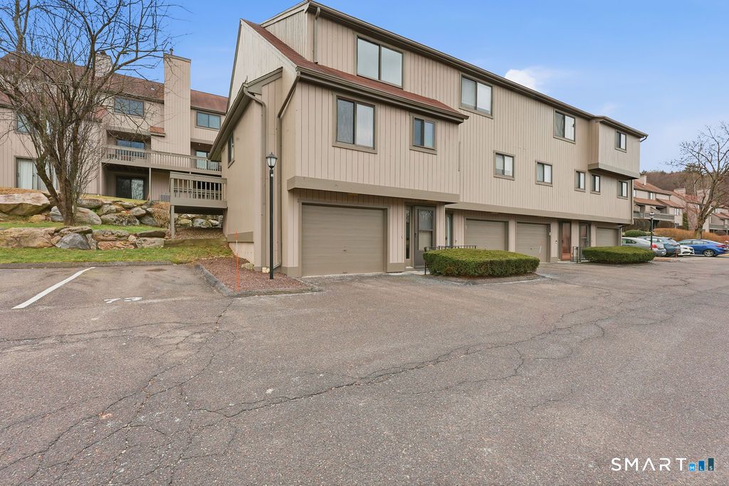 Photo of 73 Dorchester Court #73, Beacon Falls, CT 06403 (MLS # 24144567)