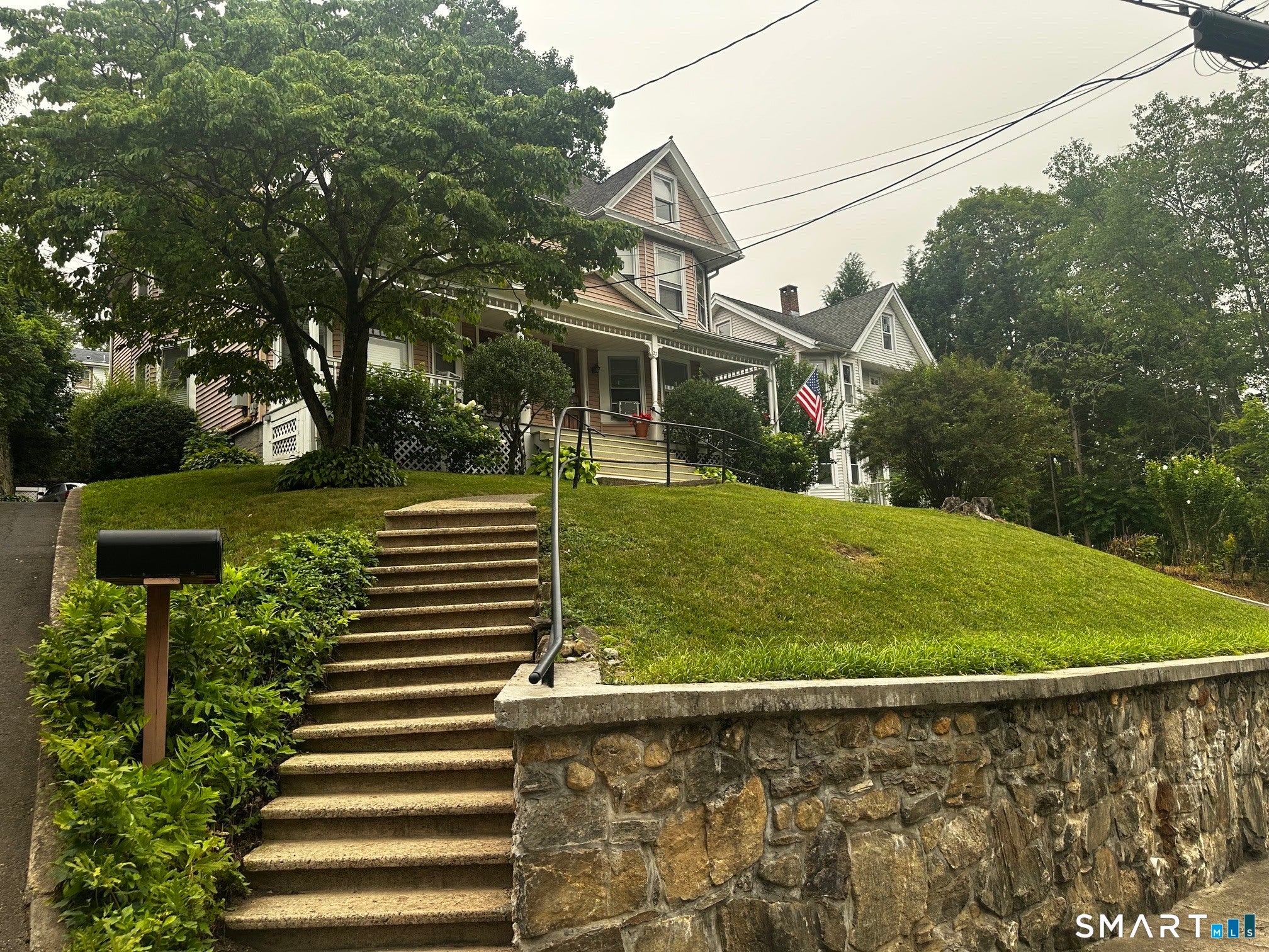 27 Salem Street