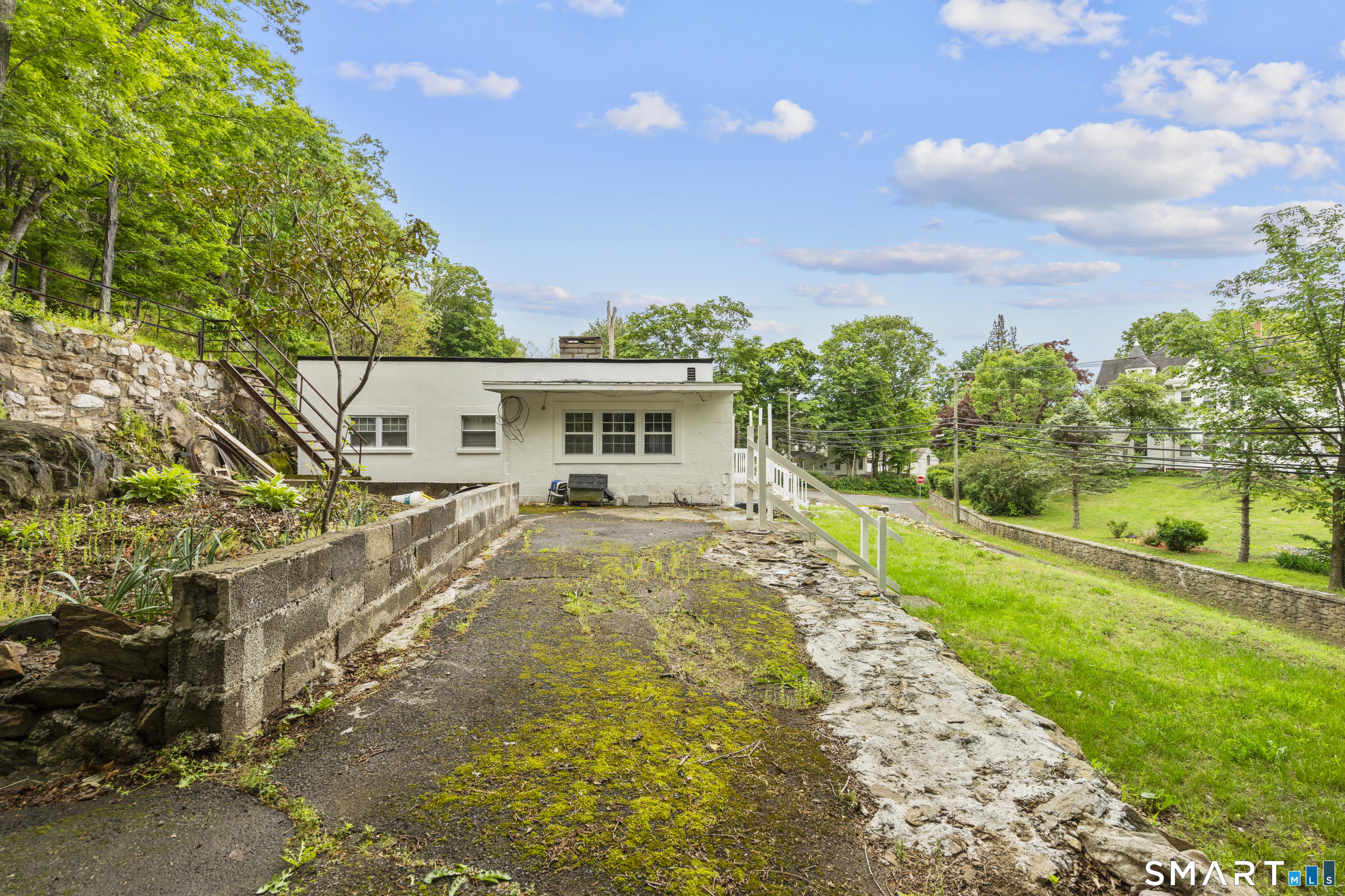 399 Hawthorne Avenue