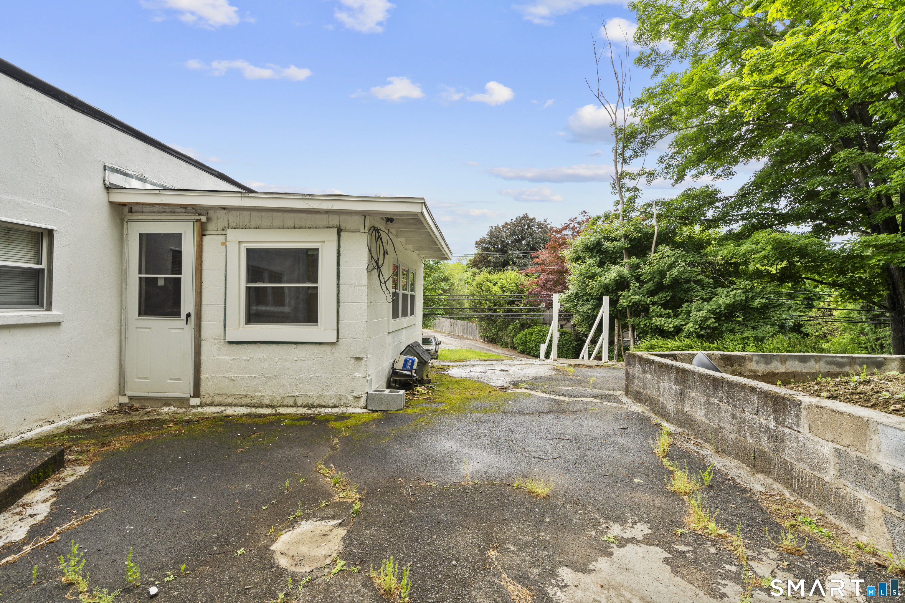 399 Hawthorne Avenue