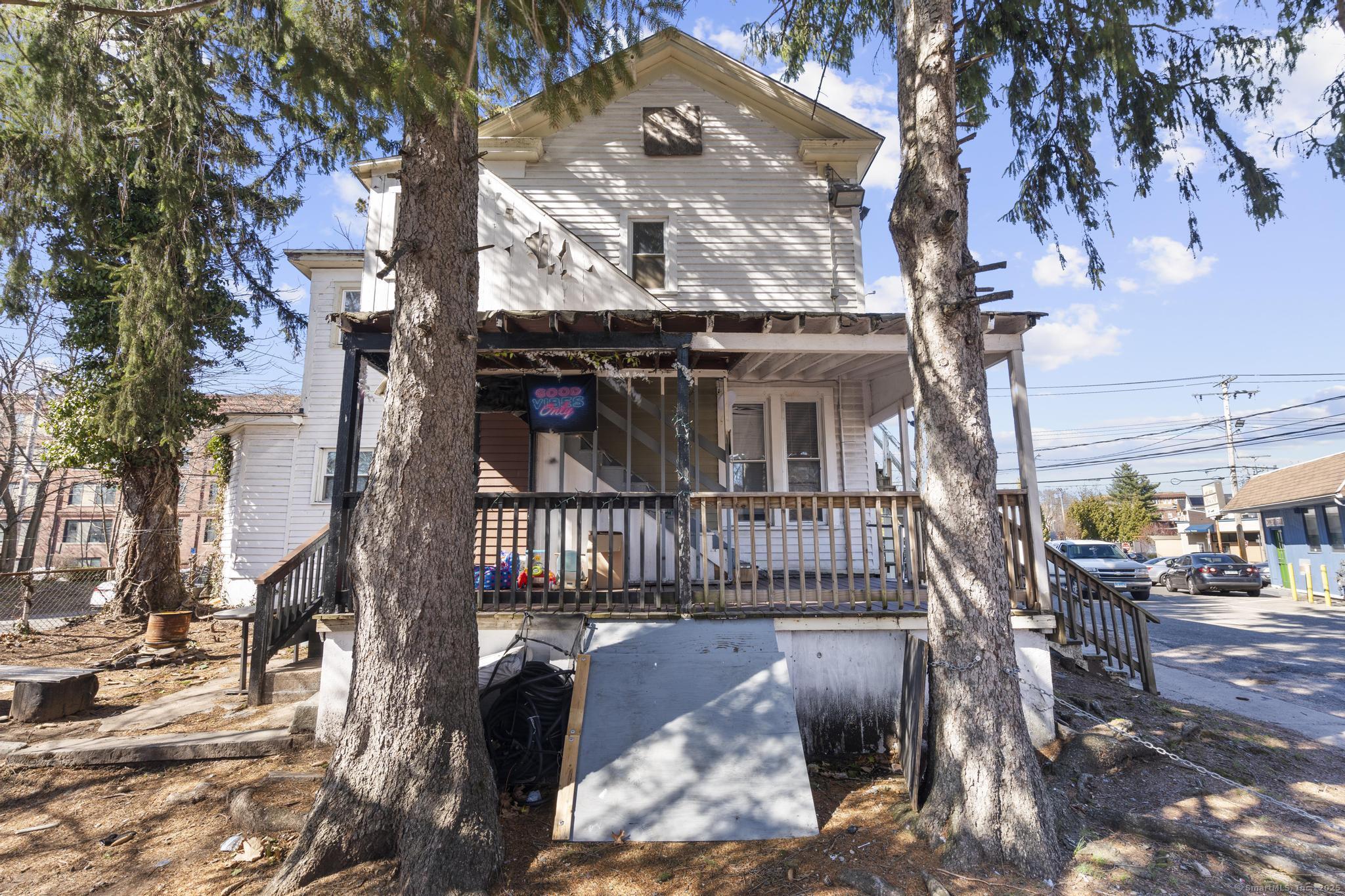 122 Derby Avenue