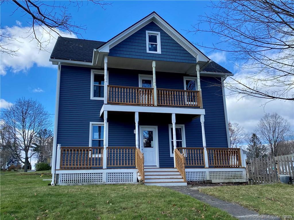 Birdsall Street, Winchester, Connecticut - 2 Bedrooms  
1 Bathrooms  
5 Rooms - 