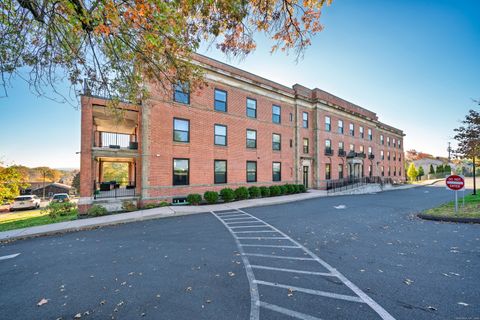 Photo of 170 Ridge Road #104, Wethersfield, CT 06109 (MLS # 24144186)