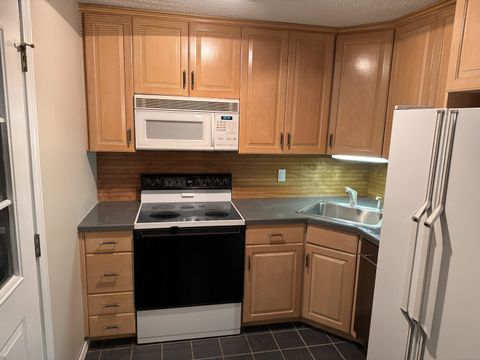 Tiny photo for 239 Old Farms Road #7B, Avon, CT 06001 (MLS # 24128904)