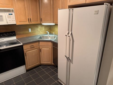 Tiny photo for 239 Old Farms Road #7B, Avon, CT 06001 (MLS # 24128904)