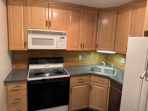 Tiny photo for 239 Old Farms Road #7B, Avon, CT 06001 (MLS # 24128904)