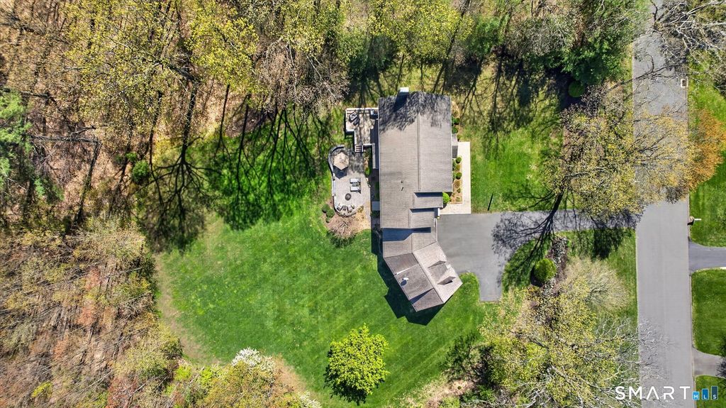 Photo of 5 School House Lane, Simsbury, CT 06070 (MLS # 24170514)