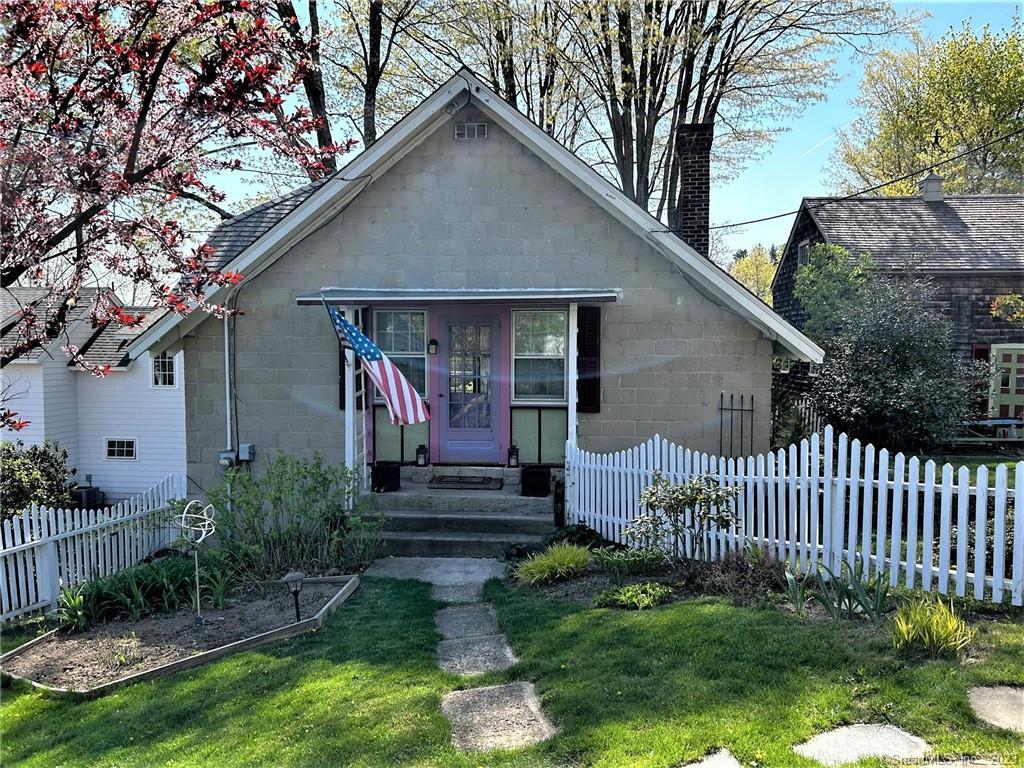 Rental Property at Main Street, Newtown, Connecticut - Bedrooms: 1 
Bathrooms: 1 
Rooms: 3  - $1,900 MO.