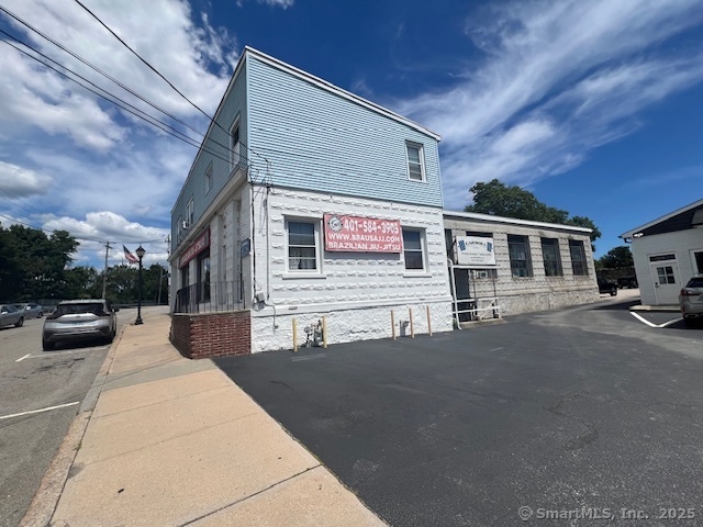 33 Railroad Avenue
