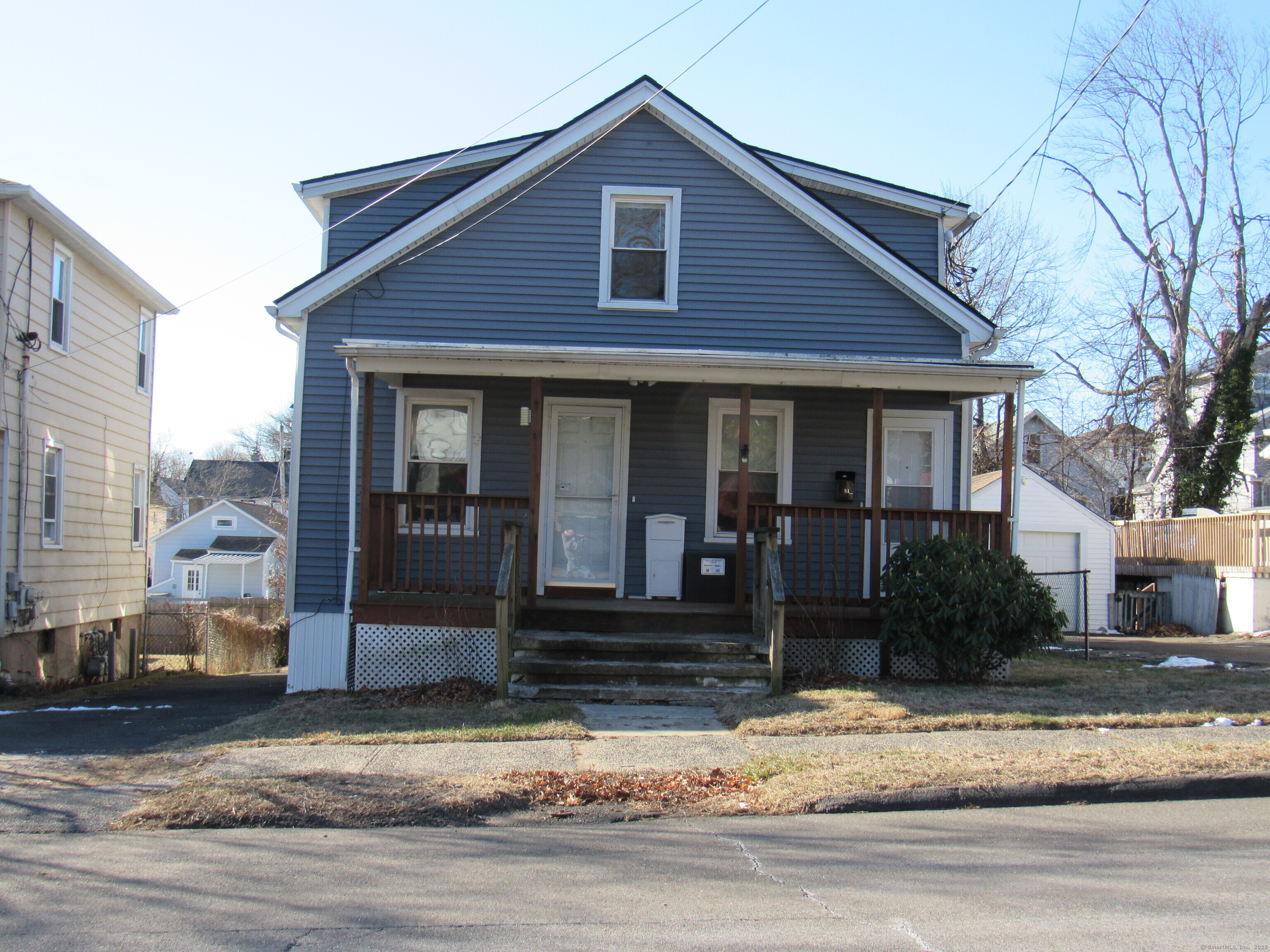 Fairview Avenue, West Haven, Connecticut - 4 Bedrooms  
2 Bathrooms  
9 Rooms - 