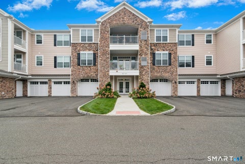 Condo For Sale - 623 Brookside Court #623<br/> Fairfield County, Newtown, CT 06470