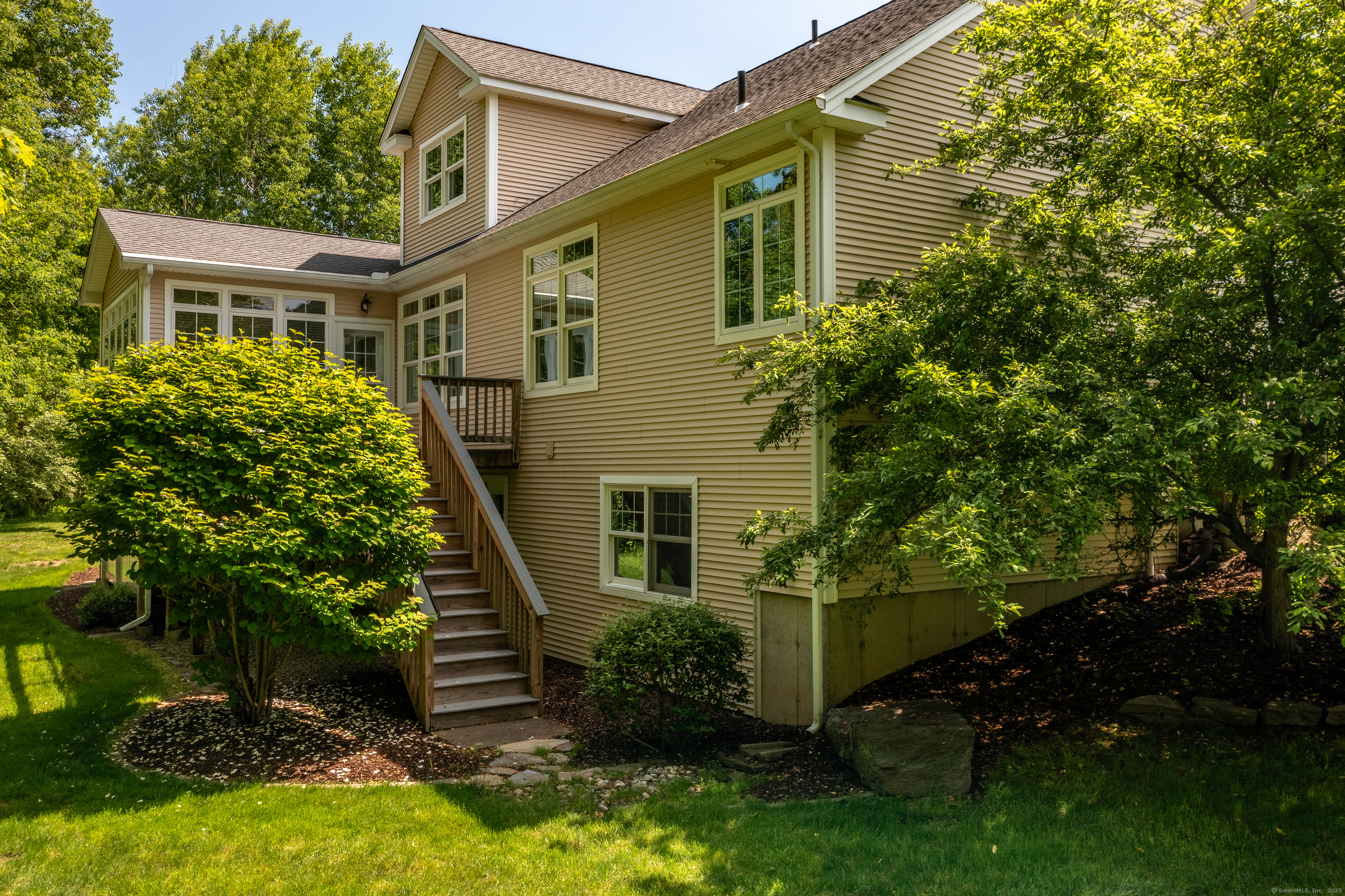 Tolland, Connecticut 06084, United States, 2 Bedrooms Bedrooms, ,3 BathroomsBathrooms,Residential,Pending,145491