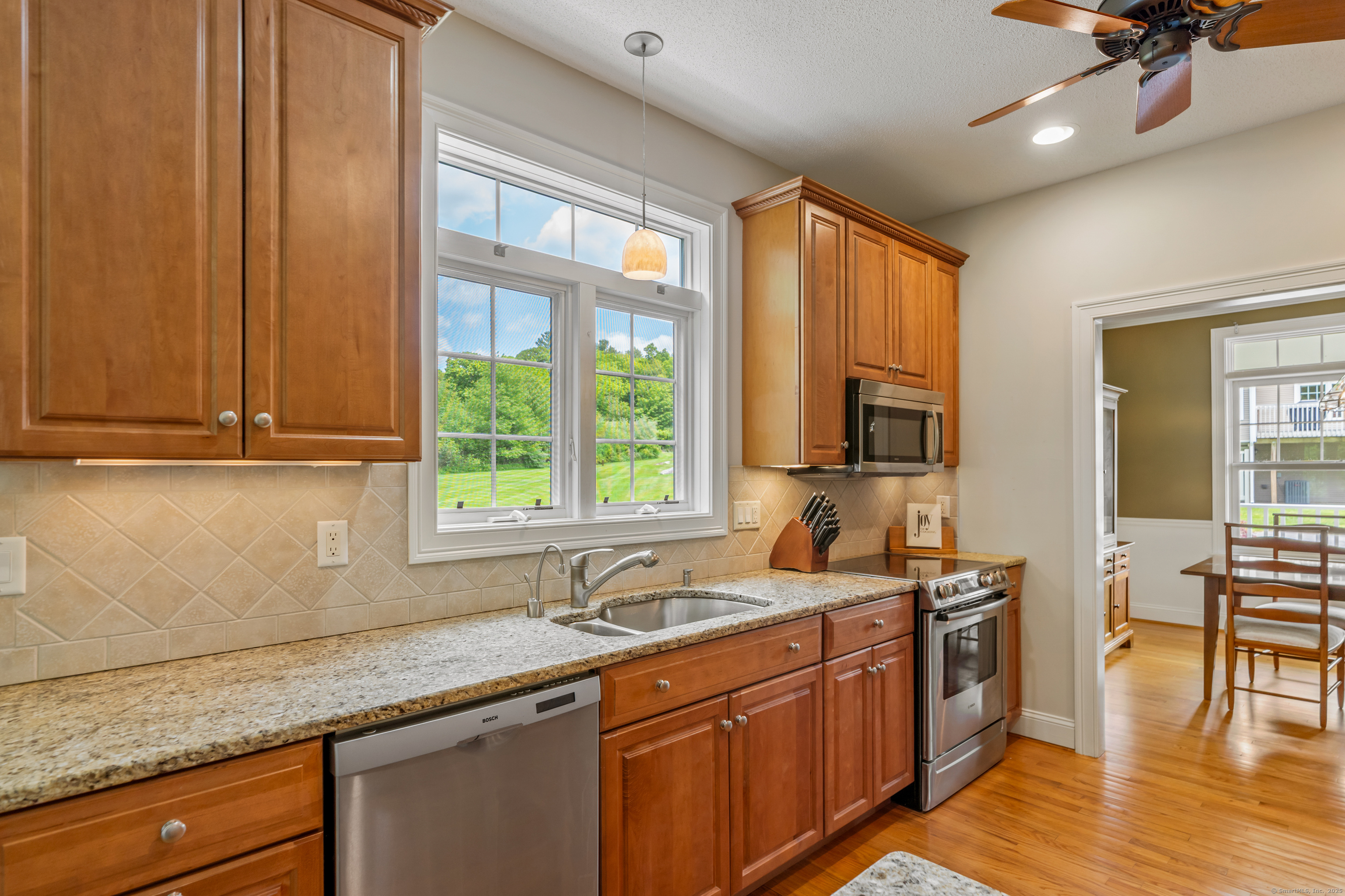 Tolland, Connecticut 06084, United States, 2 Bedrooms Bedrooms, ,3 BathroomsBathrooms,Residential,Pending,145491